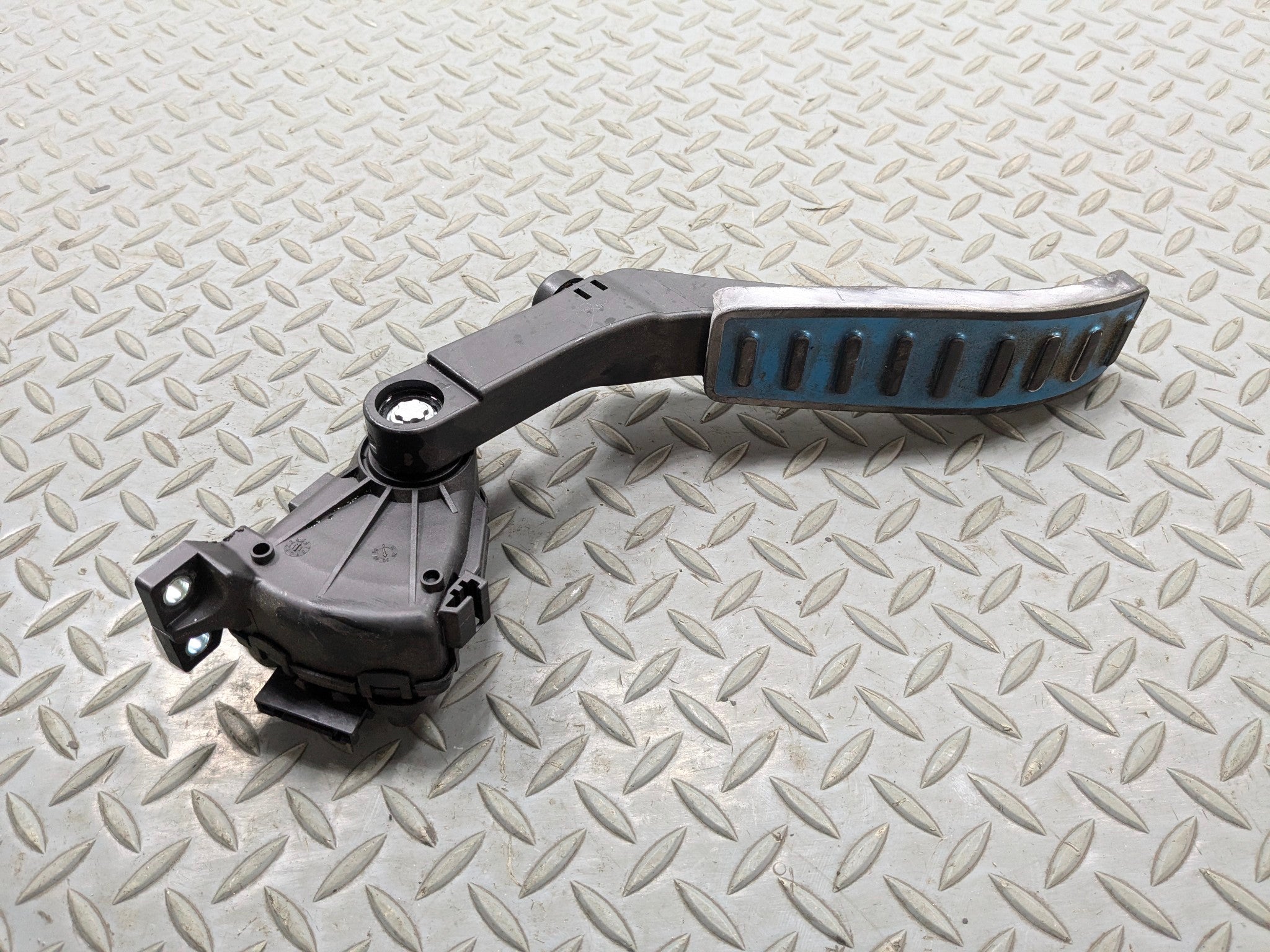 2011 - 2014 OEM PORSCHE CAYENNE ACCELERATOR THROTTLE FUEL GAS PEDAL WITH SENSOR