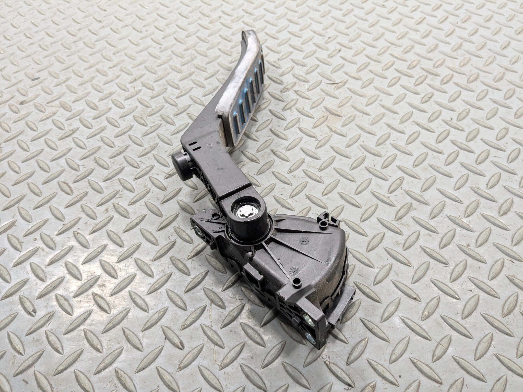 2011 - 2014 OEM PORSCHE CAYENNE ACCELERATOR THROTTLE FUEL GAS PEDAL WITH SENSOR