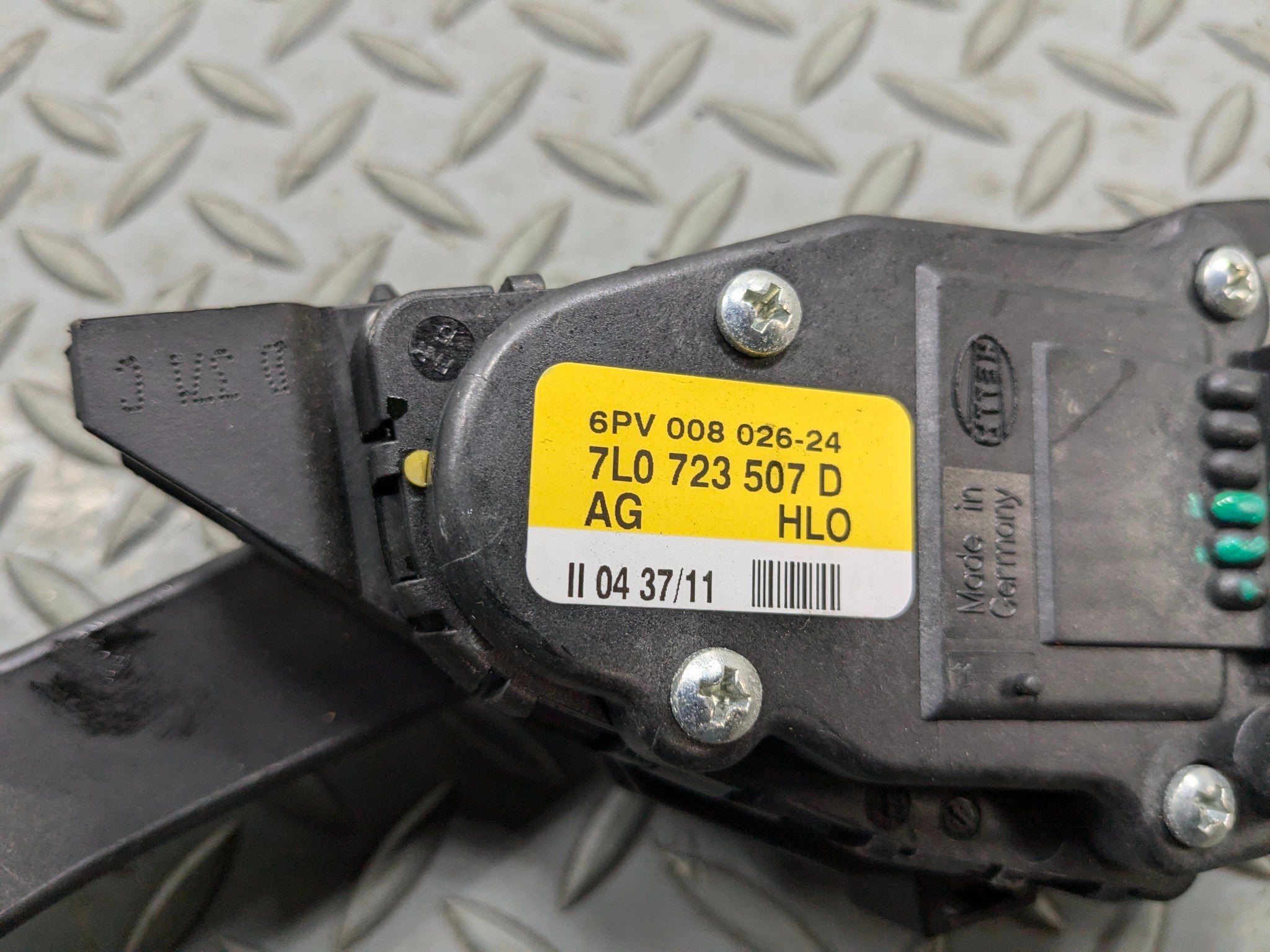 2011 - 2014 OEM PORSCHE CAYENNE ACCELERATOR THROTTLE FUEL GAS PEDAL WITH SENSOR