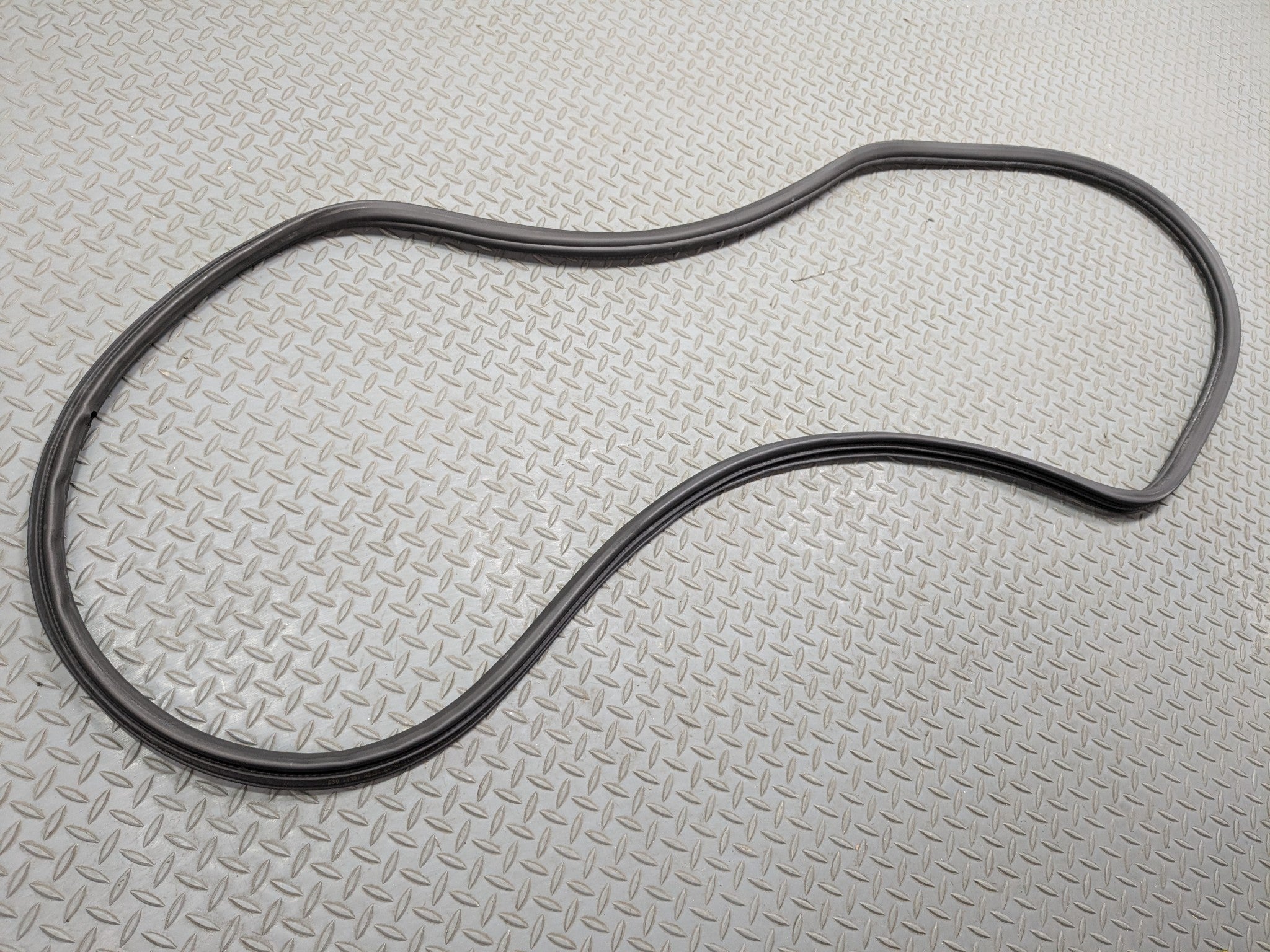 2011 - 2014 OEM PORSCHE CAYENNE FRONT LEFT DRIVER SIDE WEATHER STRIPPING RUBBER