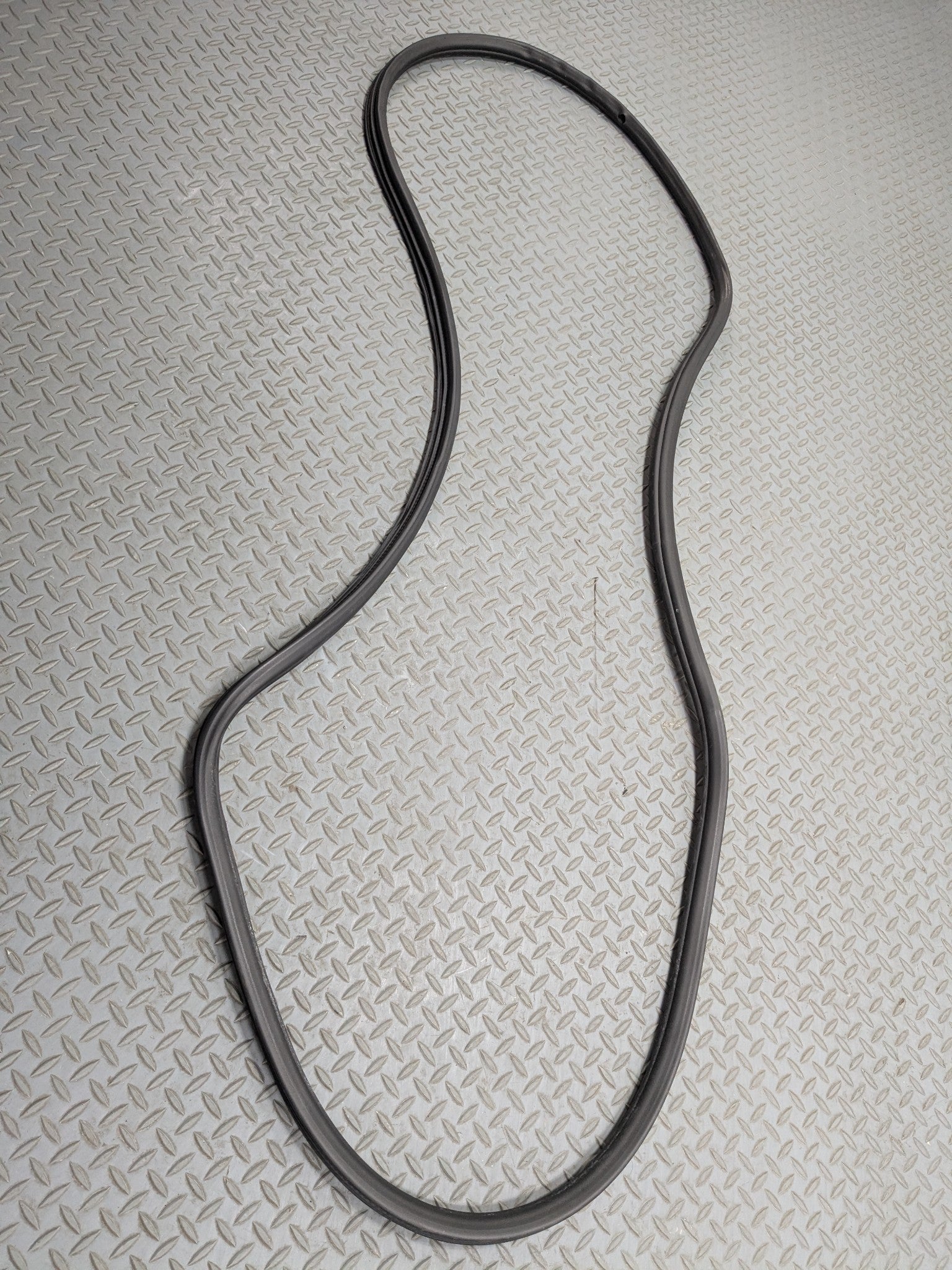 2011 - 2014 OEM PORSCHE CAYENNE FRONT LEFT DRIVER SIDE WEATHER STRIPPING RUBBER
