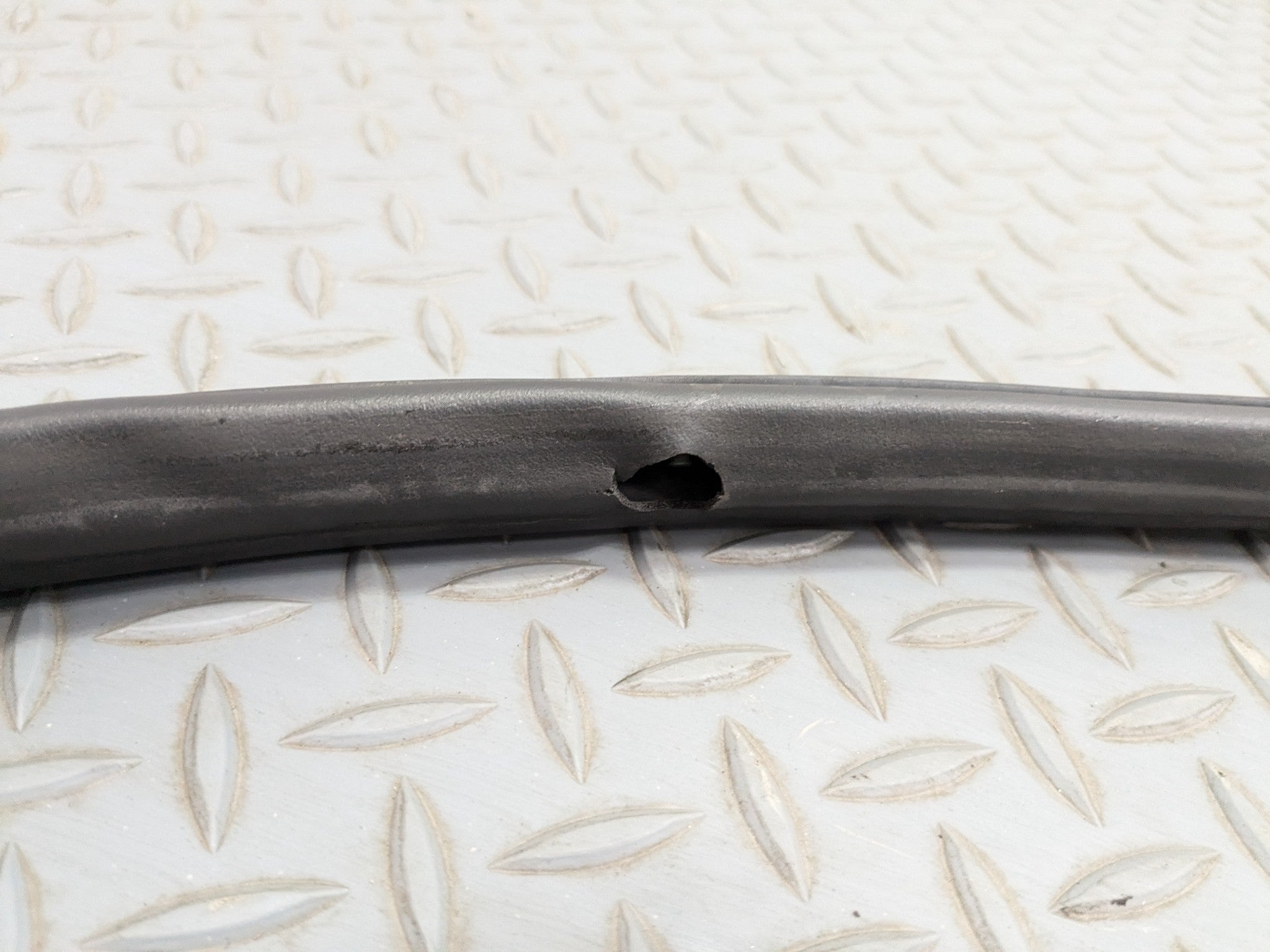 2011 - 2014 OEM PORSCHE CAYENNE FRONT LEFT DRIVER SIDE WEATHER STRIPPING RUBBER