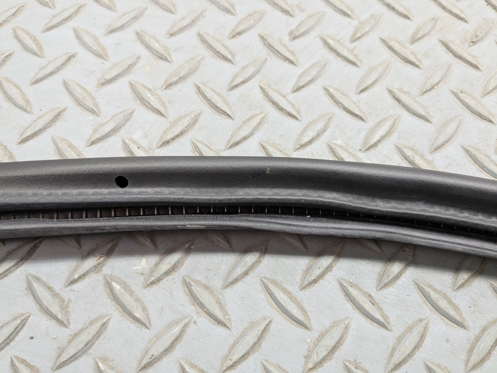 2011 - 2014 OEM PORSCHE CAYENNE FRONT LEFT DRIVER SIDE WEATHER STRIPPING RUBBER