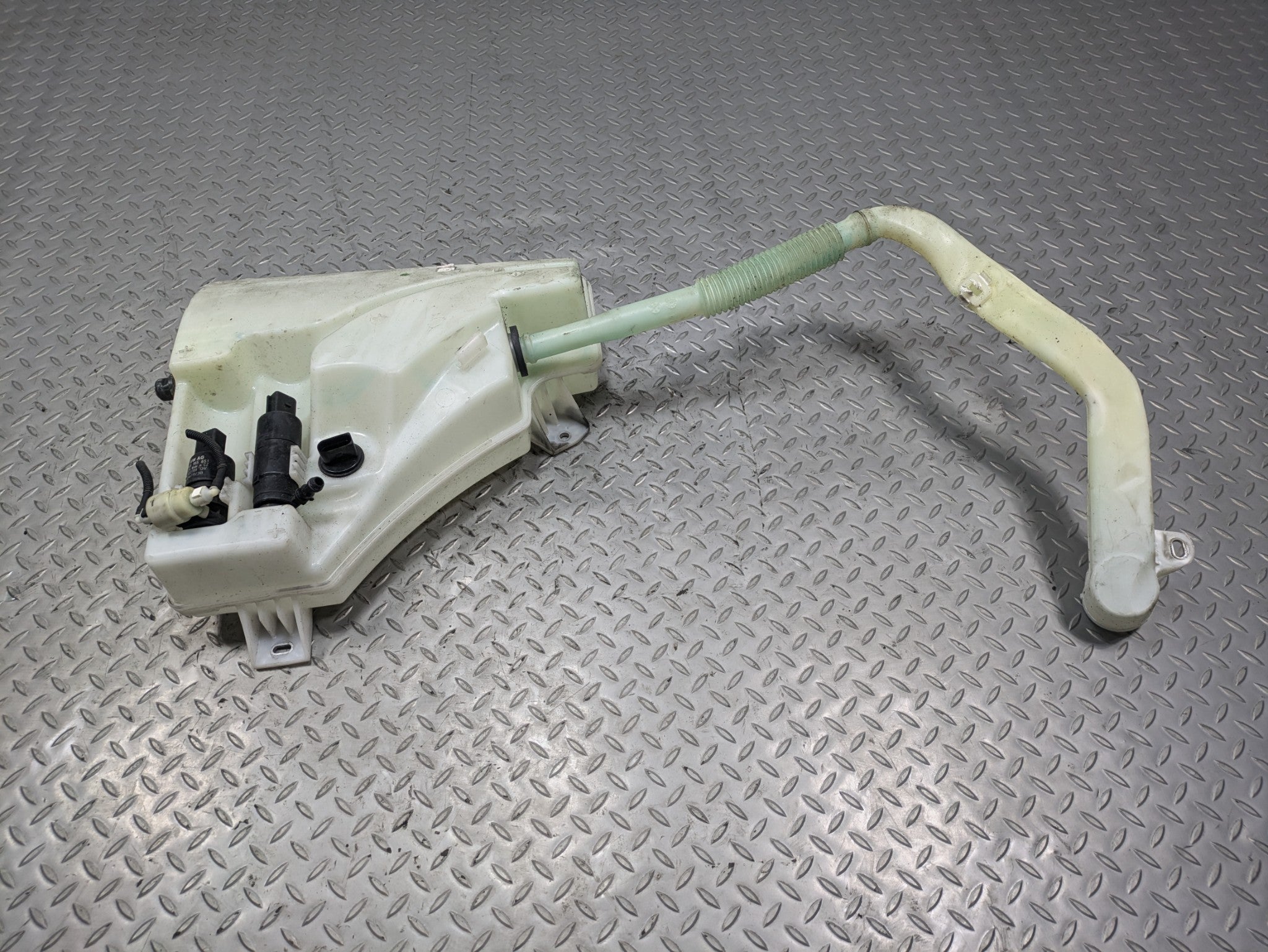 2011 - 2014 OEM PORSCHE CAYENNE WINDSHIELD WASHER FLUID RESERVOIR BOTTLE TANK