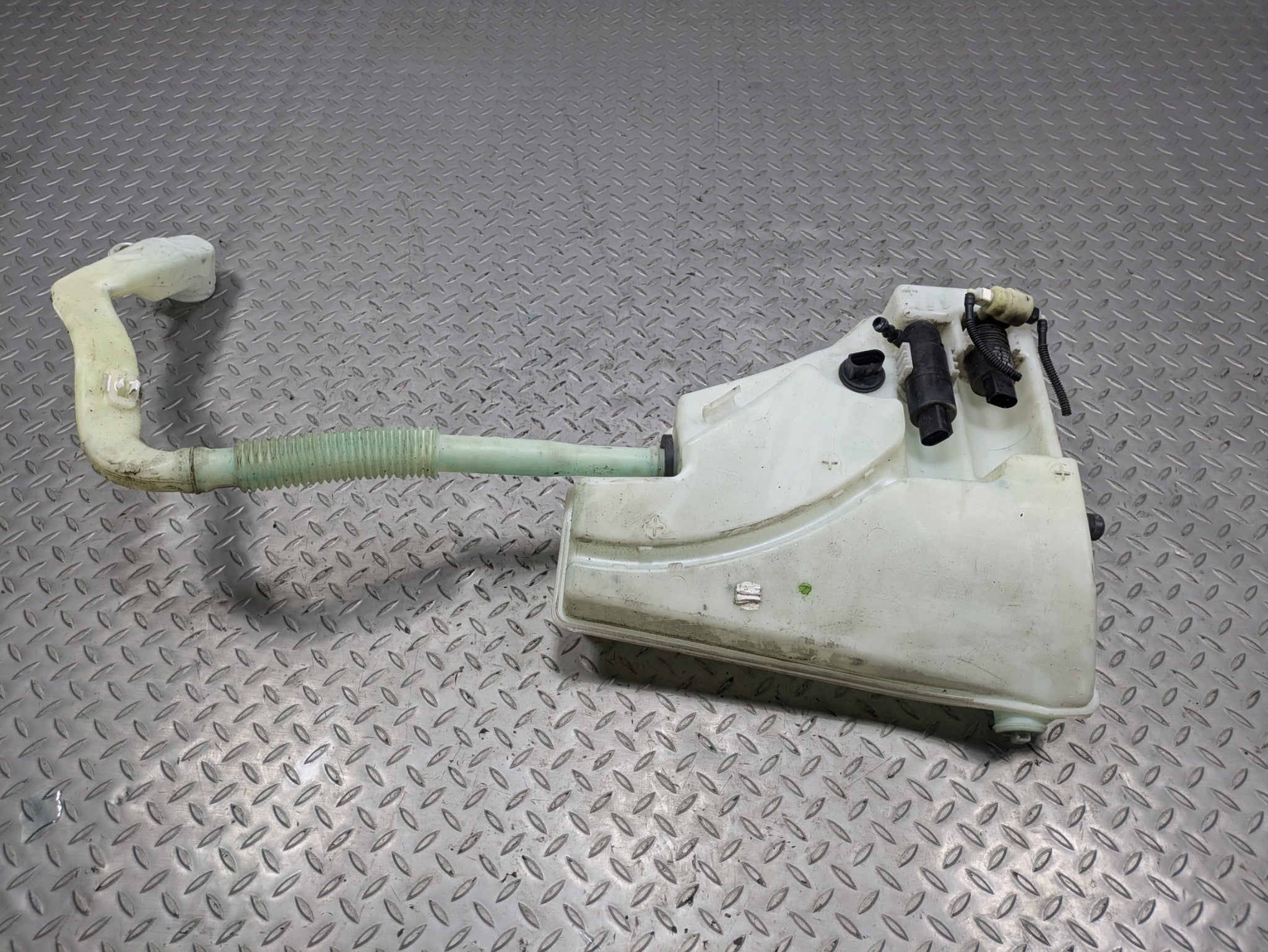 2011 - 2014 OEM PORSCHE CAYENNE WINDSHIELD WASHER FLUID RESERVOIR BOTTLE TANK