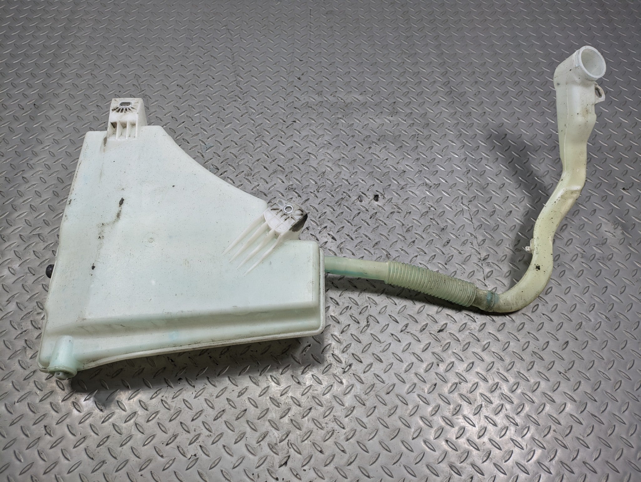 2011 - 2014 OEM PORSCHE CAYENNE WINDSHIELD WASHER FLUID RESERVOIR BOTTLE TANK