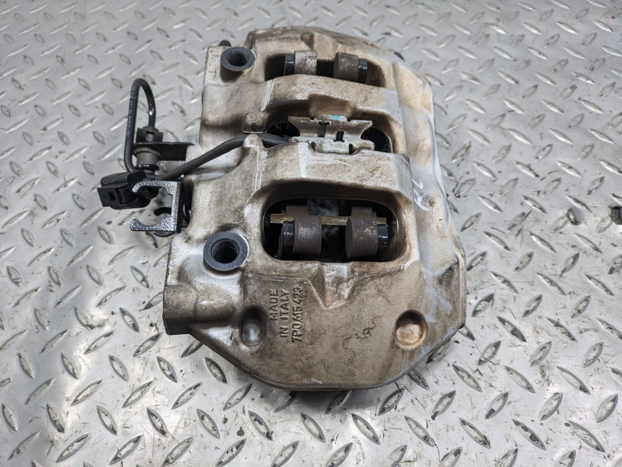 2011 - 2014 OEM PORSCHE CAYENNE REAR LEFT DRIVER SIDE BRAKE CALIPER