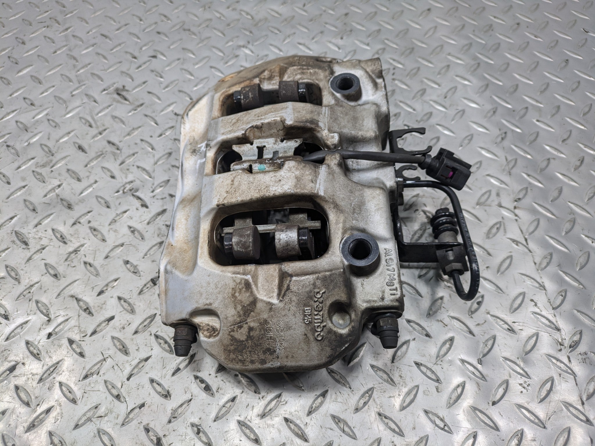 2011 - 2014 OEM PORSCHE CAYENNE REAR LEFT DRIVER SIDE BRAKE CALIPER