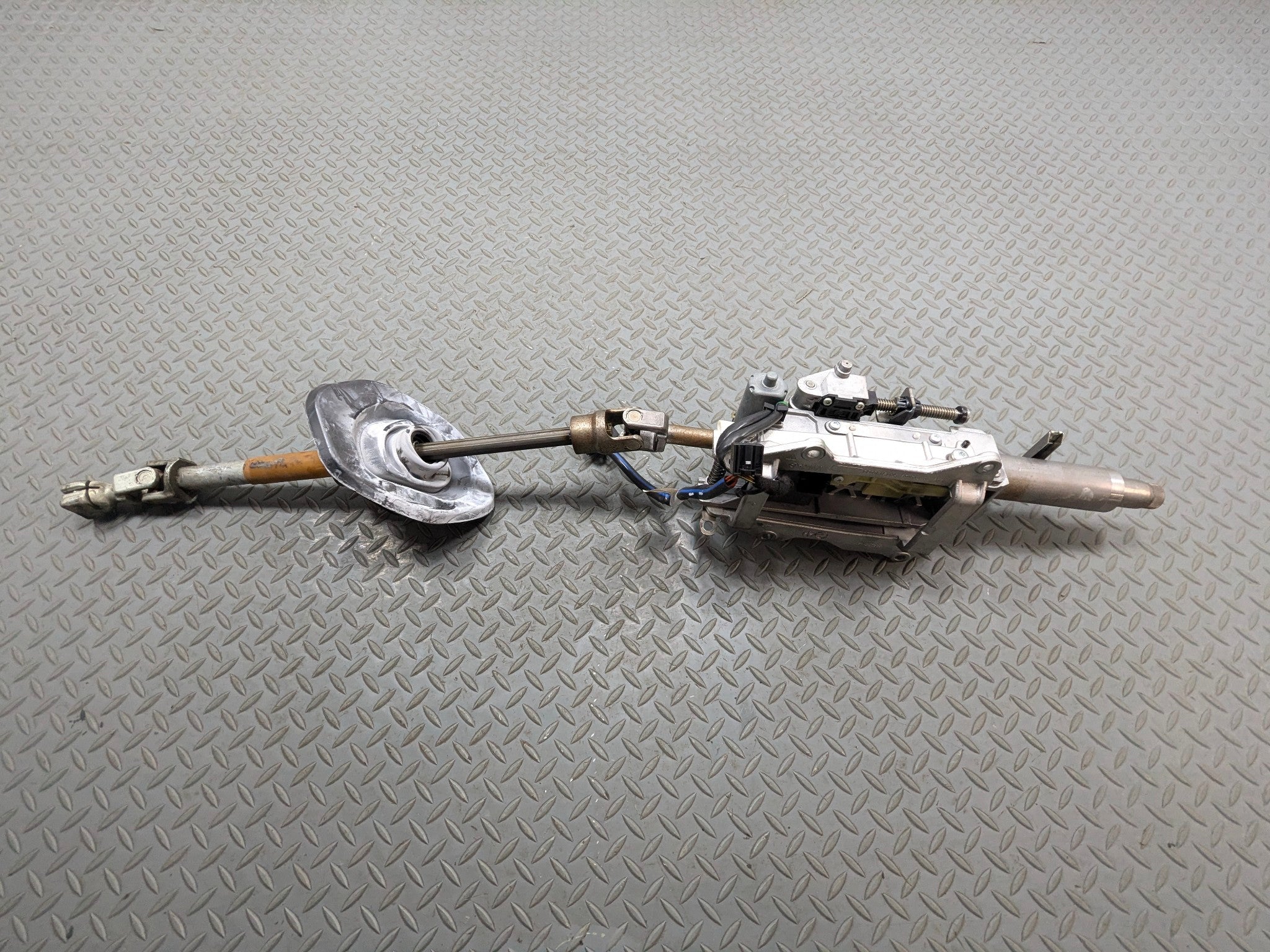 2011 - 2014 OEM PORSCHE CAYENNE POWER ADJUSTMENT STEERING COLUMN SHAFT ASSEMBLY