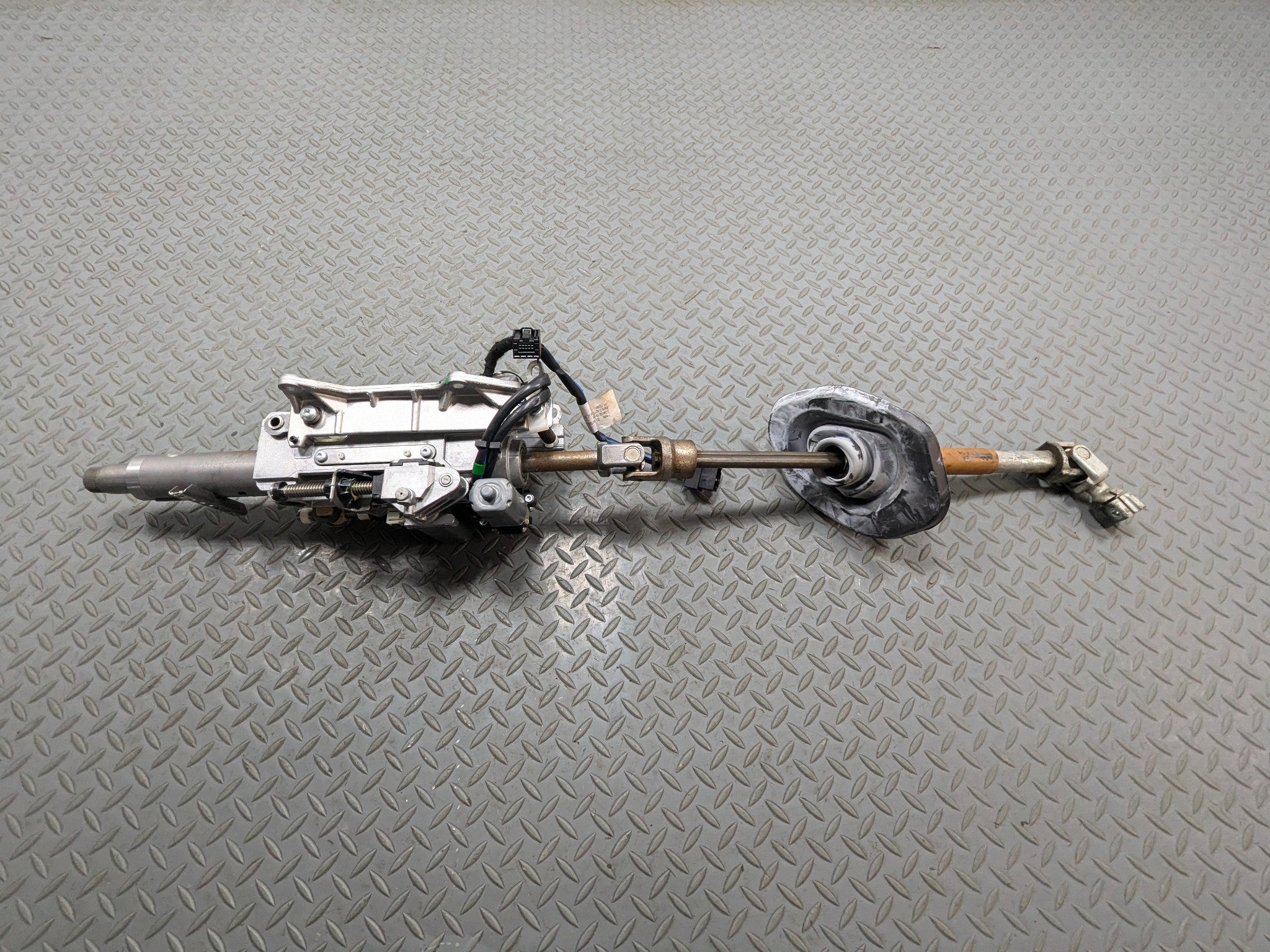 2011 - 2014 OEM PORSCHE CAYENNE POWER ADJUSTMENT STEERING COLUMN SHAFT ASSEMBLY