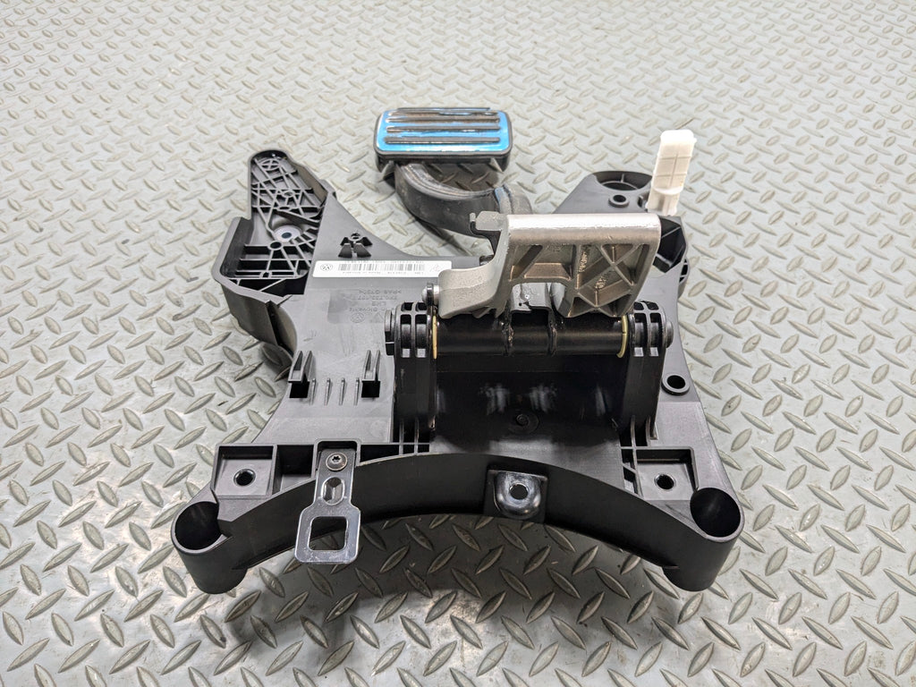 11 - 14 OEM PORSCHE CAYENNE COMPLETE FOOT STEP BRAKE PEDAL WITH BRACKET ASSEMBLY