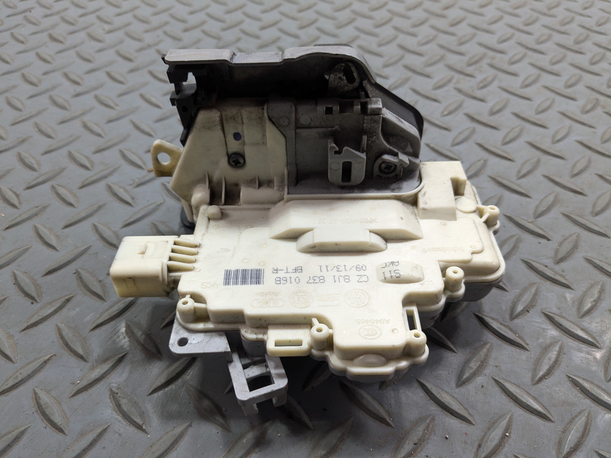 11 - 14 OEM PORSCHE CAYENNE FRONT RIGHT PASSENGER SIDE DOOR LATCH LOCK ACTUATOR