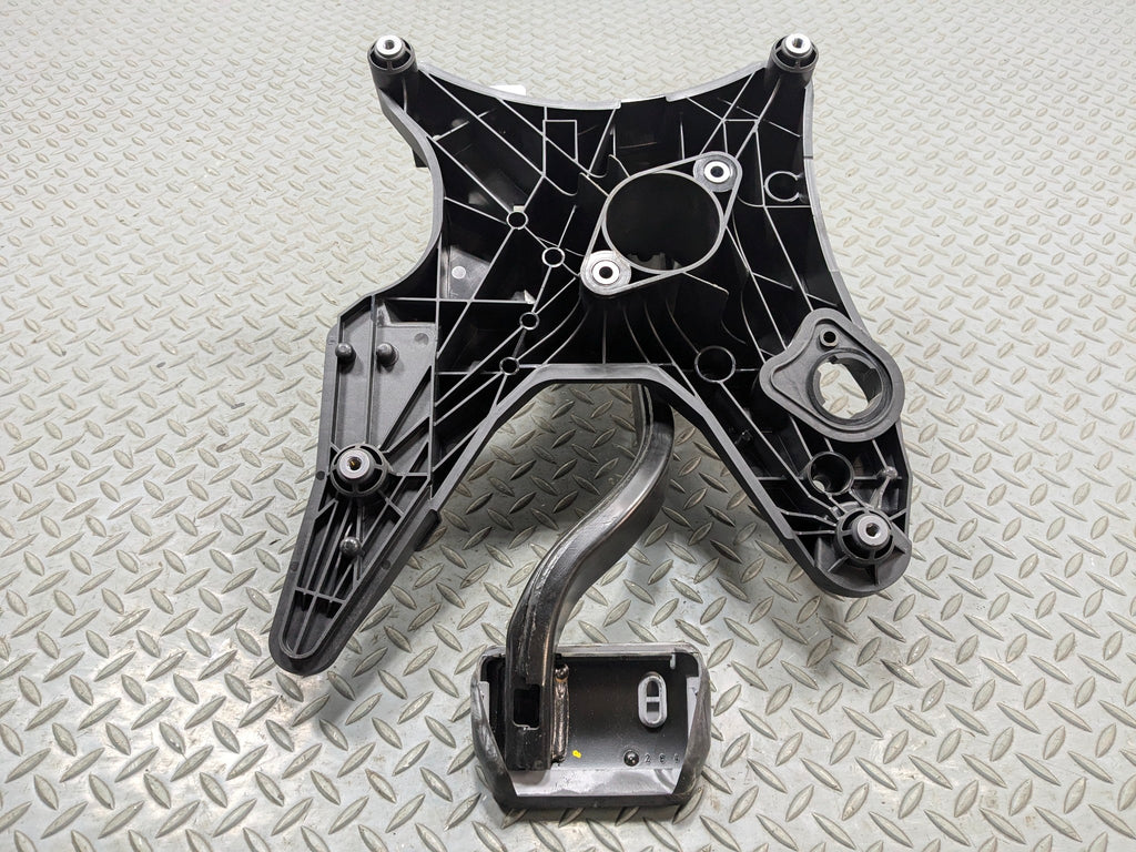 11 - 14 OEM PORSCHE CAYENNE COMPLETE FOOT STEP BRAKE PEDAL WITH BRACKET ASSEMBLY