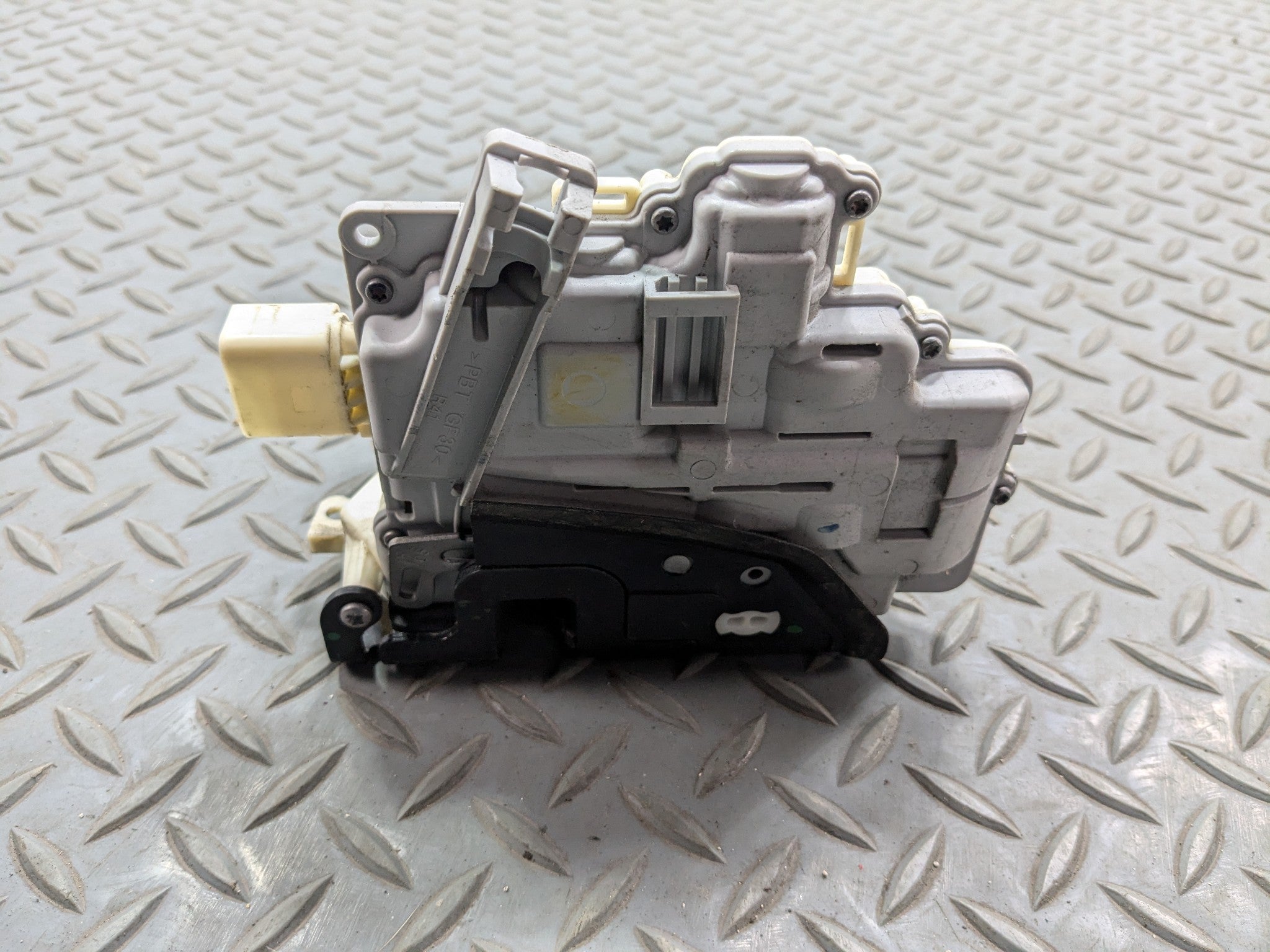 11 - 14 OEM PORSCHE CAYENNE FRONT RIGHT PASSENGER SIDE DOOR LATCH LOCK ACTUATOR