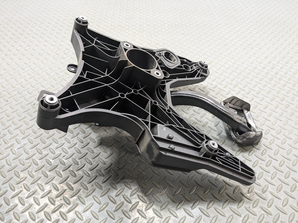 11 - 14 OEM PORSCHE CAYENNE COMPLETE FOOT STEP BRAKE PEDAL WITH BRACKET ASSEMBLY