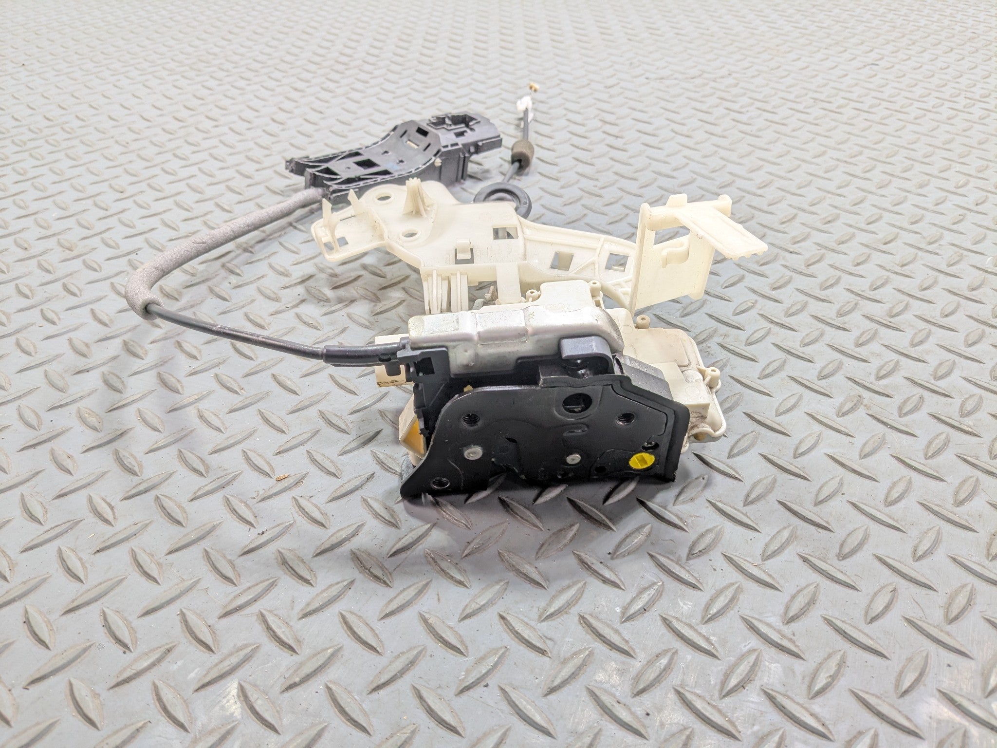 2011 - 2014 OEM PORSCHE CAYENNE REAR LEFT DRIVER SIDE DOOR LATCH LOCK ACTUATOR