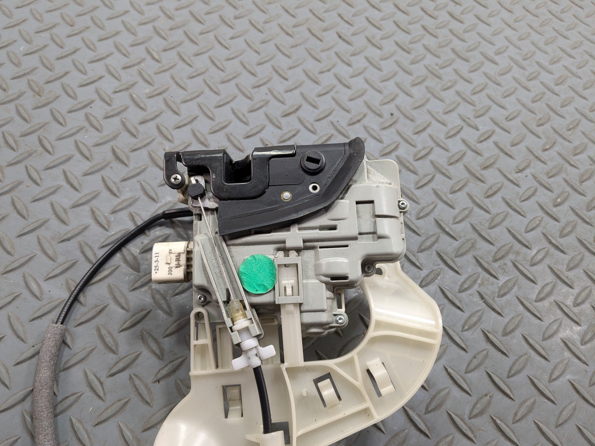 2011 - 2014 OEM PORSCHE CAYENNE REAR LEFT DRIVER SIDE DOOR LATCH LOCK ACTUATOR