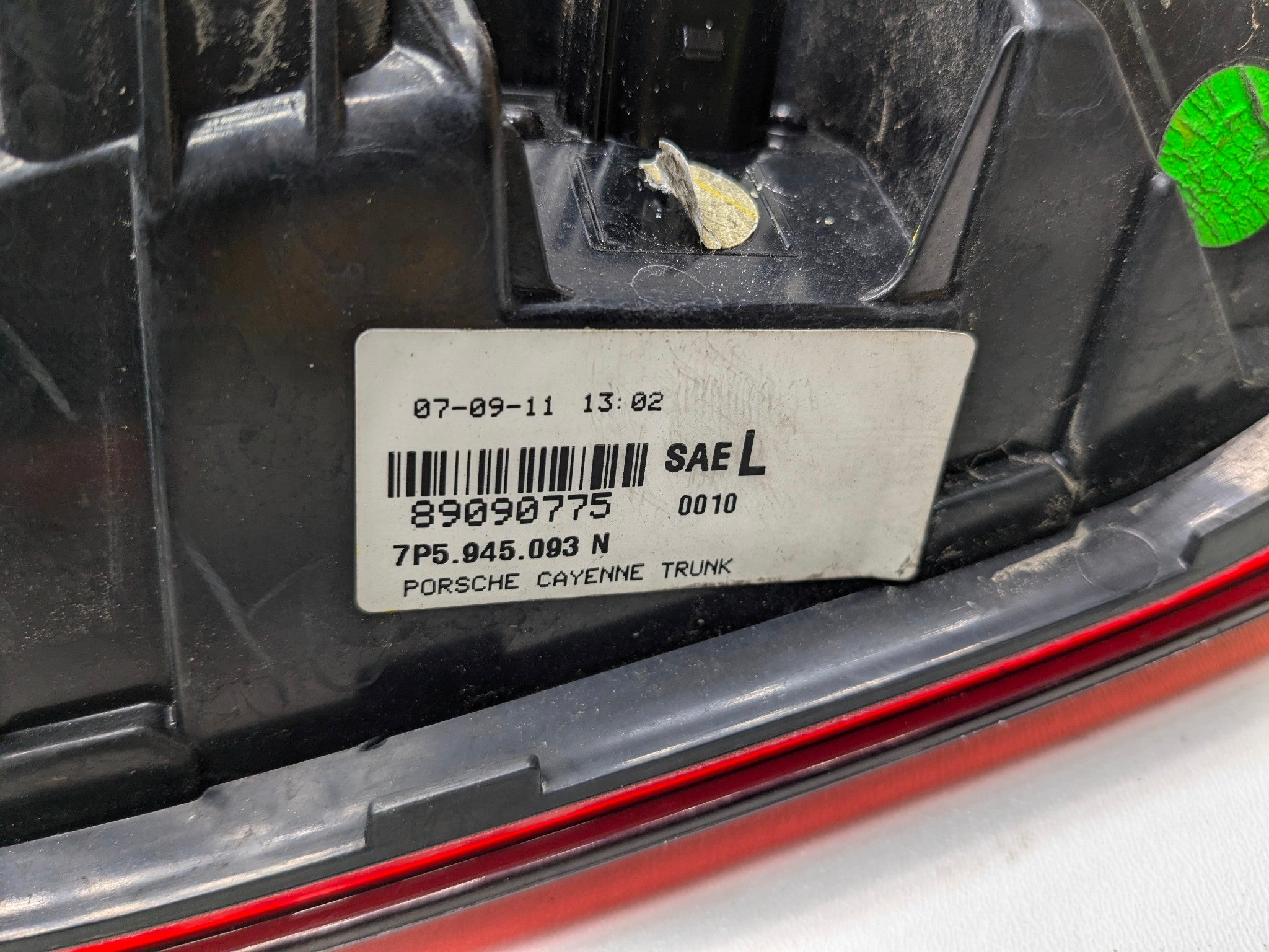 2011 - 2014 OEM PORSCHE CAYENNE REAR LEFT DRIVER SIDE INNER TAIL LIGHT ASSEMBLY