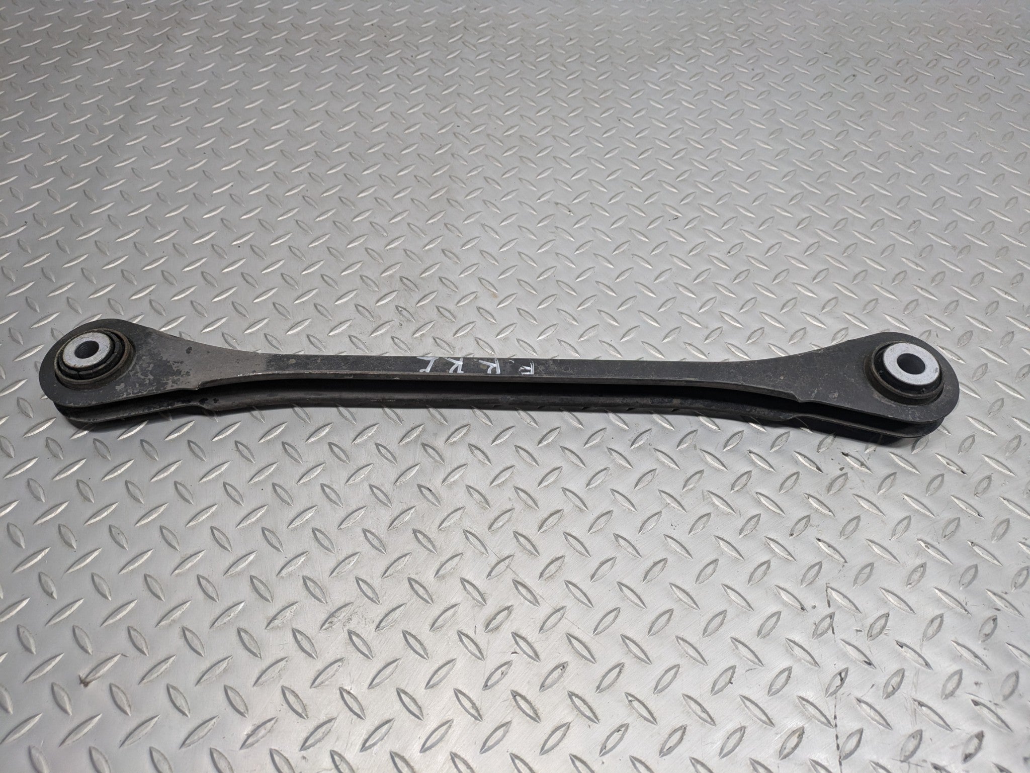 2011 - 2014 OEM PORSCHE CAYENNE REAR RIGHT SIDE MIDDLE TRACK UPPER CONTROL ARM