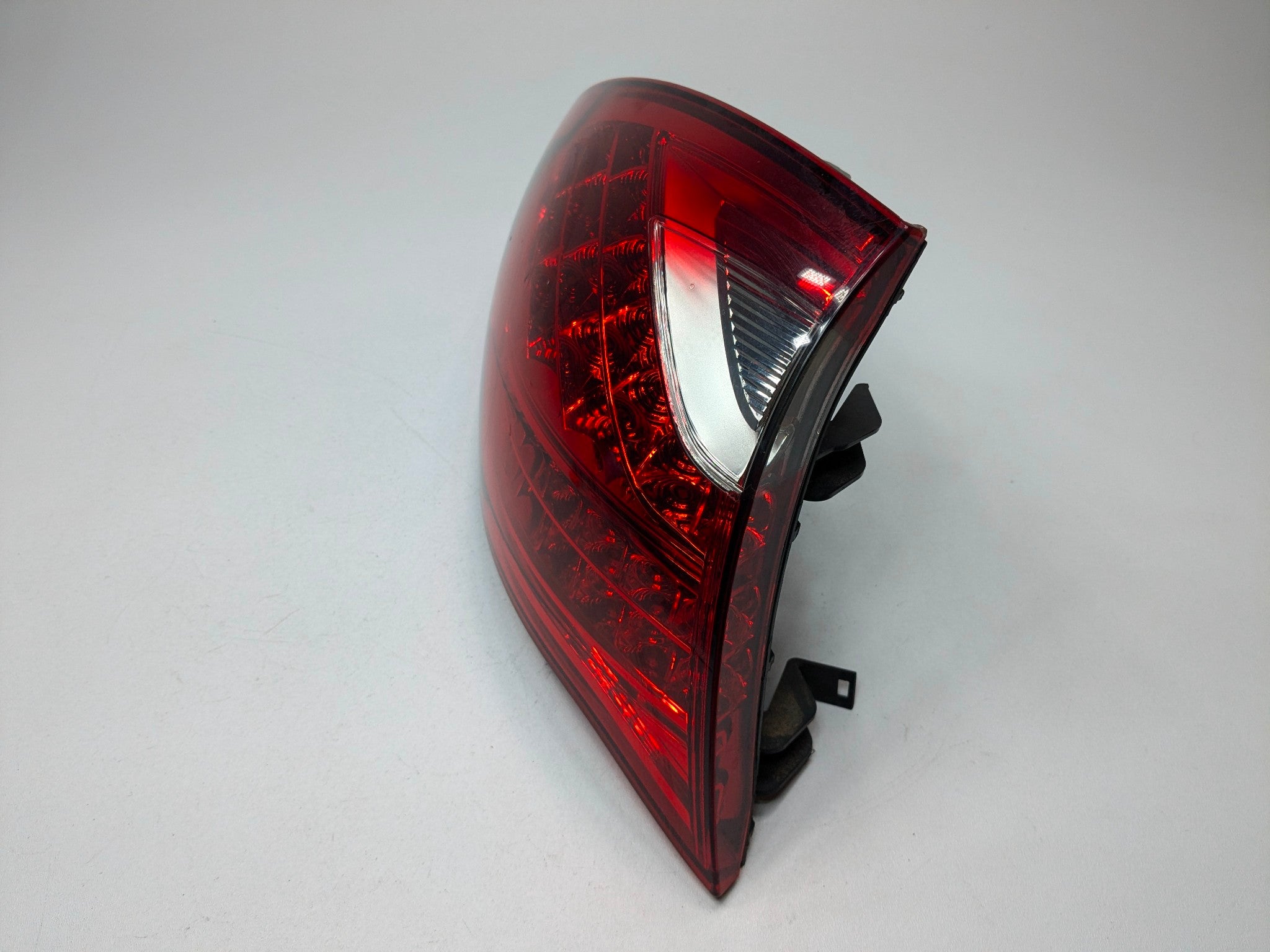 2011 - 2014 OEM PORSCHE CAYENNE REAR LEFT DRIVER SIDE OUTER TAIL LIGHT ASSEMBLY