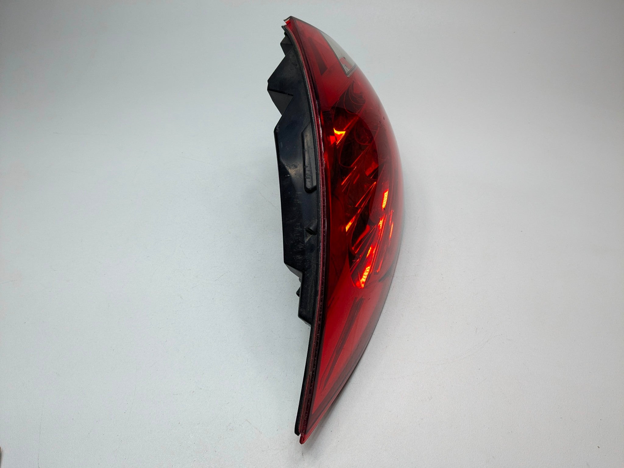 2011 - 2014 OEM PORSCHE CAYENNE REAR LEFT DRIVER SIDE OUTER TAIL LIGHT ASSEMBLY