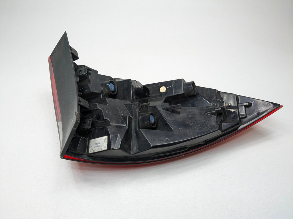 11 - 14 OEM PORSCHE CAYENNE REAR RIGHT PASSENGER SIDE OUTER TAIL LIGHT ASSEMBLY