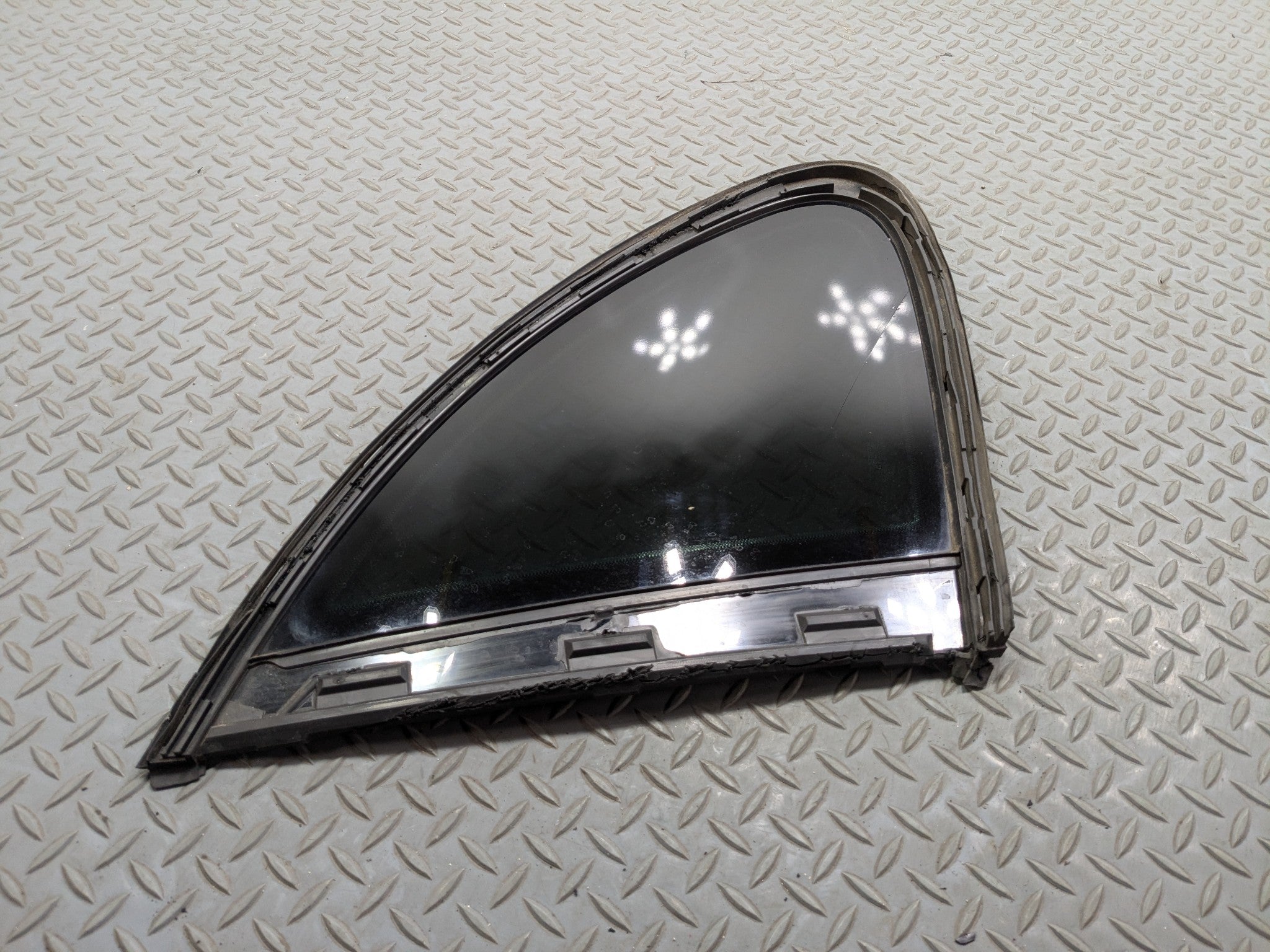 2011 - 2014 OEM PORSCHE CAYENNE REAR LEFT DRIVER SIDE QUARTER VENT WINDOW GLASS