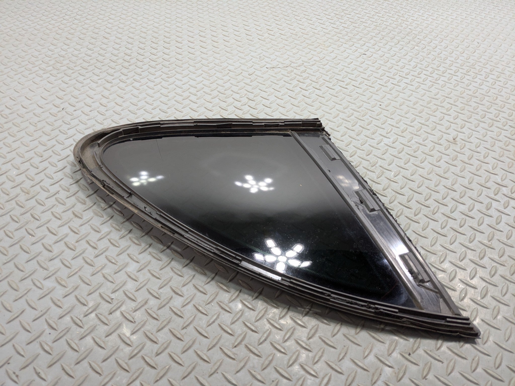 2011 - 2014 OEM PORSCHE CAYENNE REAR LEFT DRIVER SIDE QUARTER VENT WINDOW GLASS