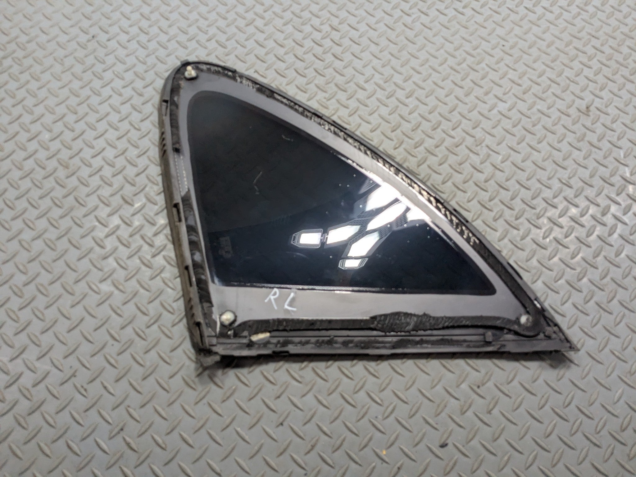 2011 - 2014 OEM PORSCHE CAYENNE REAR LEFT DRIVER SIDE QUARTER VENT WINDOW GLASS