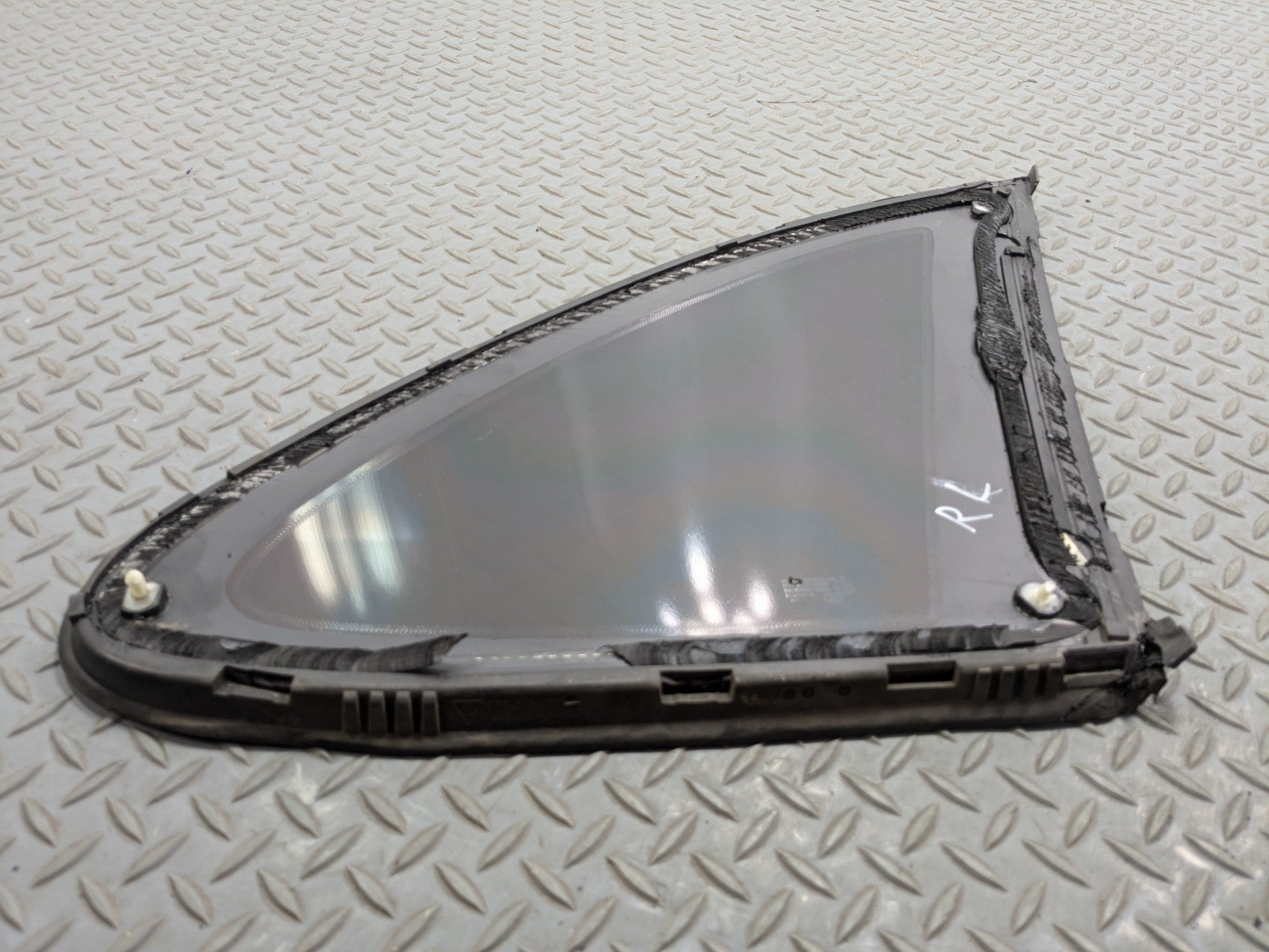 2011 - 2014 OEM PORSCHE CAYENNE REAR LEFT DRIVER SIDE QUARTER VENT WINDOW GLASS