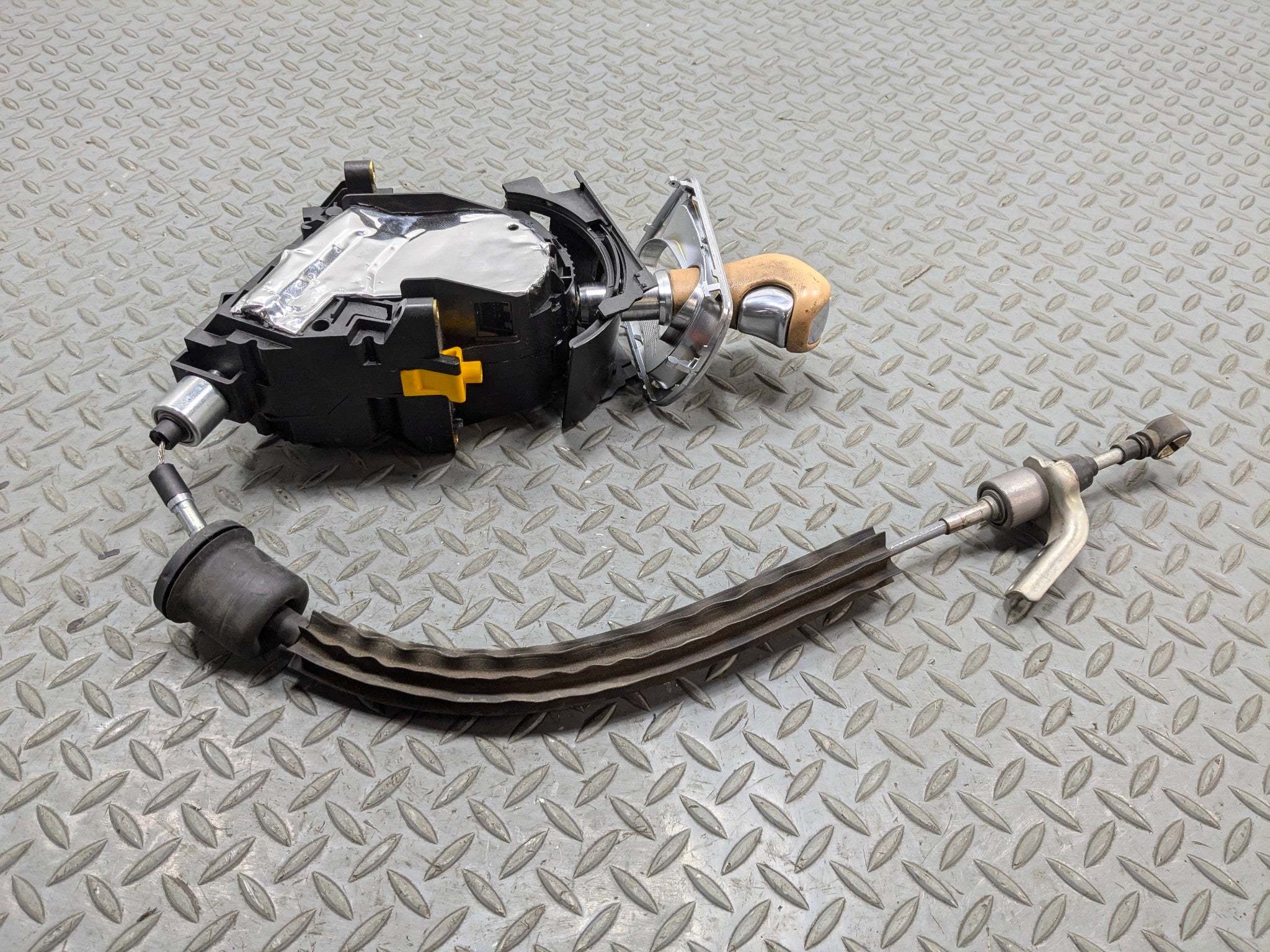 2011 - 2014 OEM PORSCHE CAYENNE AUTOMATIC TRANSMISSION GEAR FLOOR SHIFTER LEVER