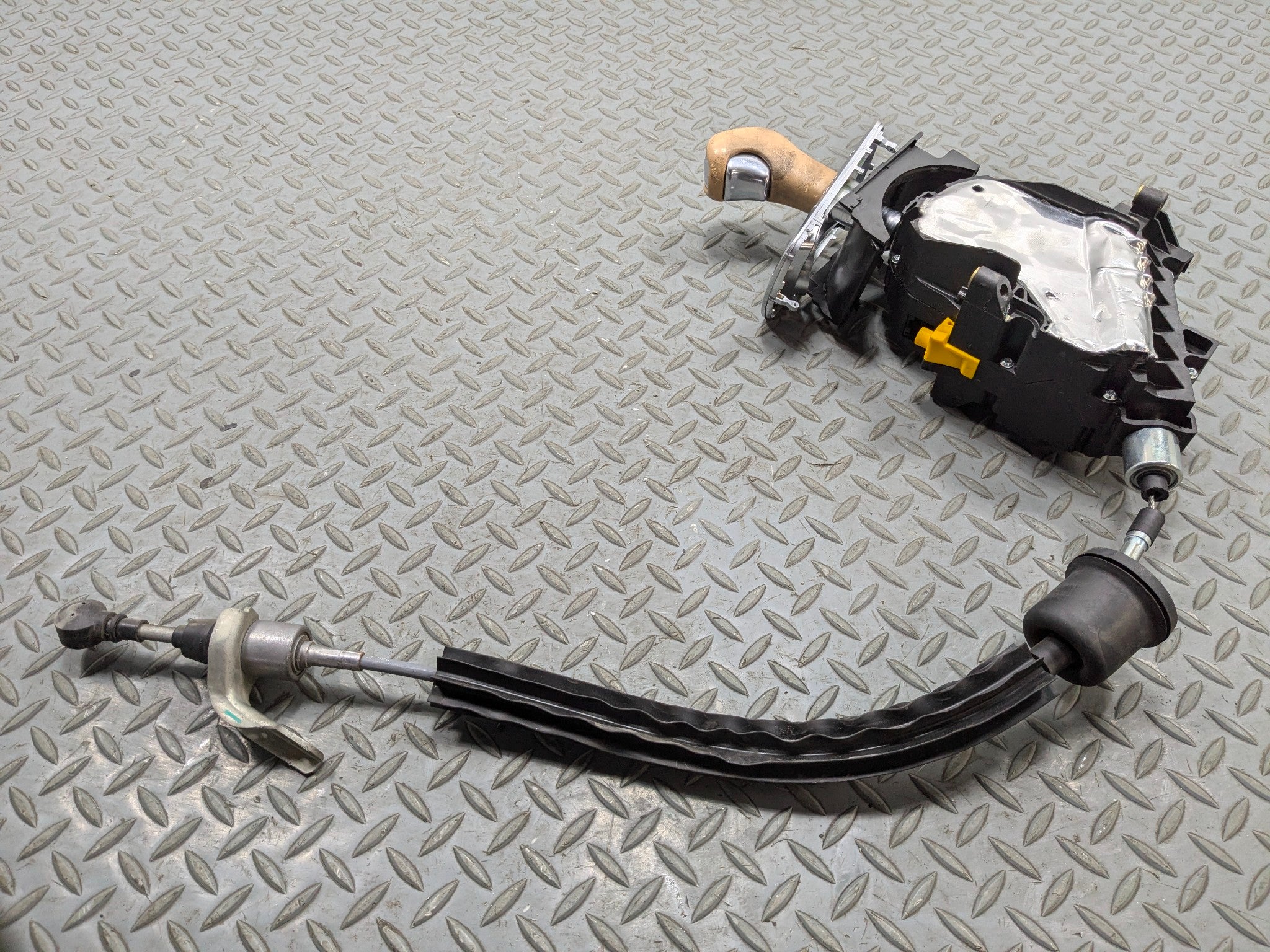 2011 - 2014 OEM PORSCHE CAYENNE AUTOMATIC TRANSMISSION GEAR FLOOR SHIFTER LEVER