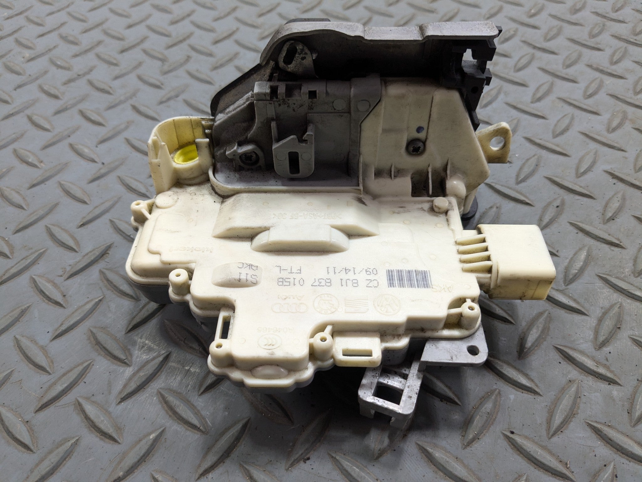 2011 - 2014 OEM PORSCHE CAYENNE FRONT LEFT DRIVER SIDE DOOR LATCH LOCK ACTUATOR