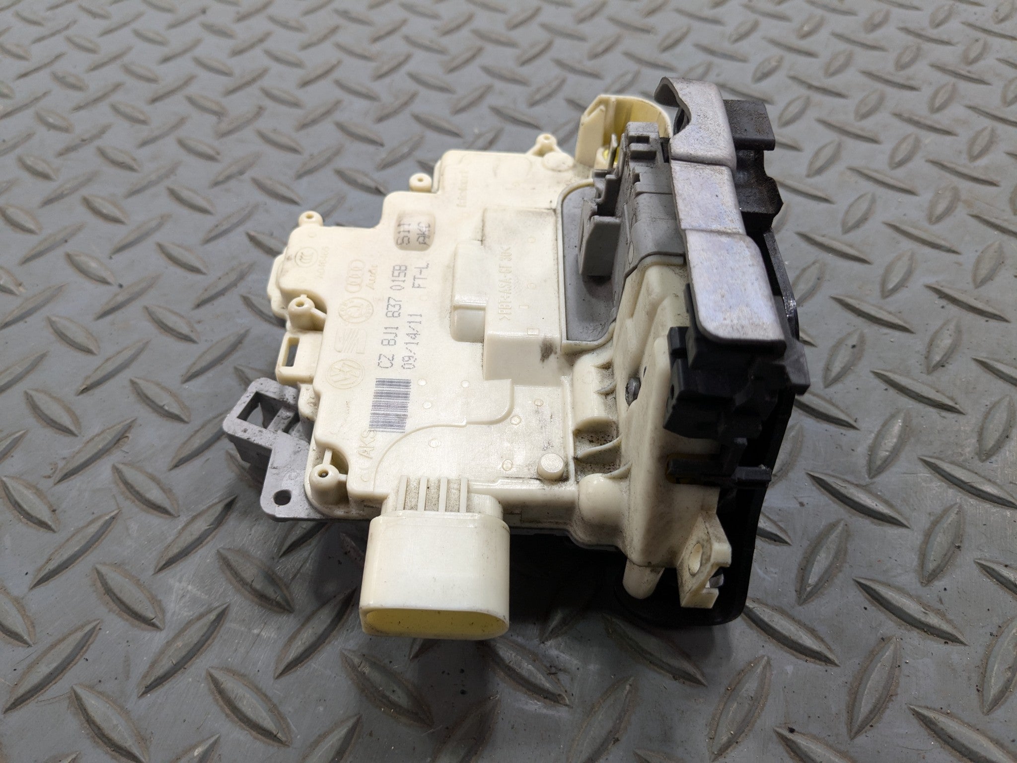 2011 - 2014 OEM PORSCHE CAYENNE FRONT LEFT DRIVER SIDE DOOR LATCH LOCK ACTUATOR