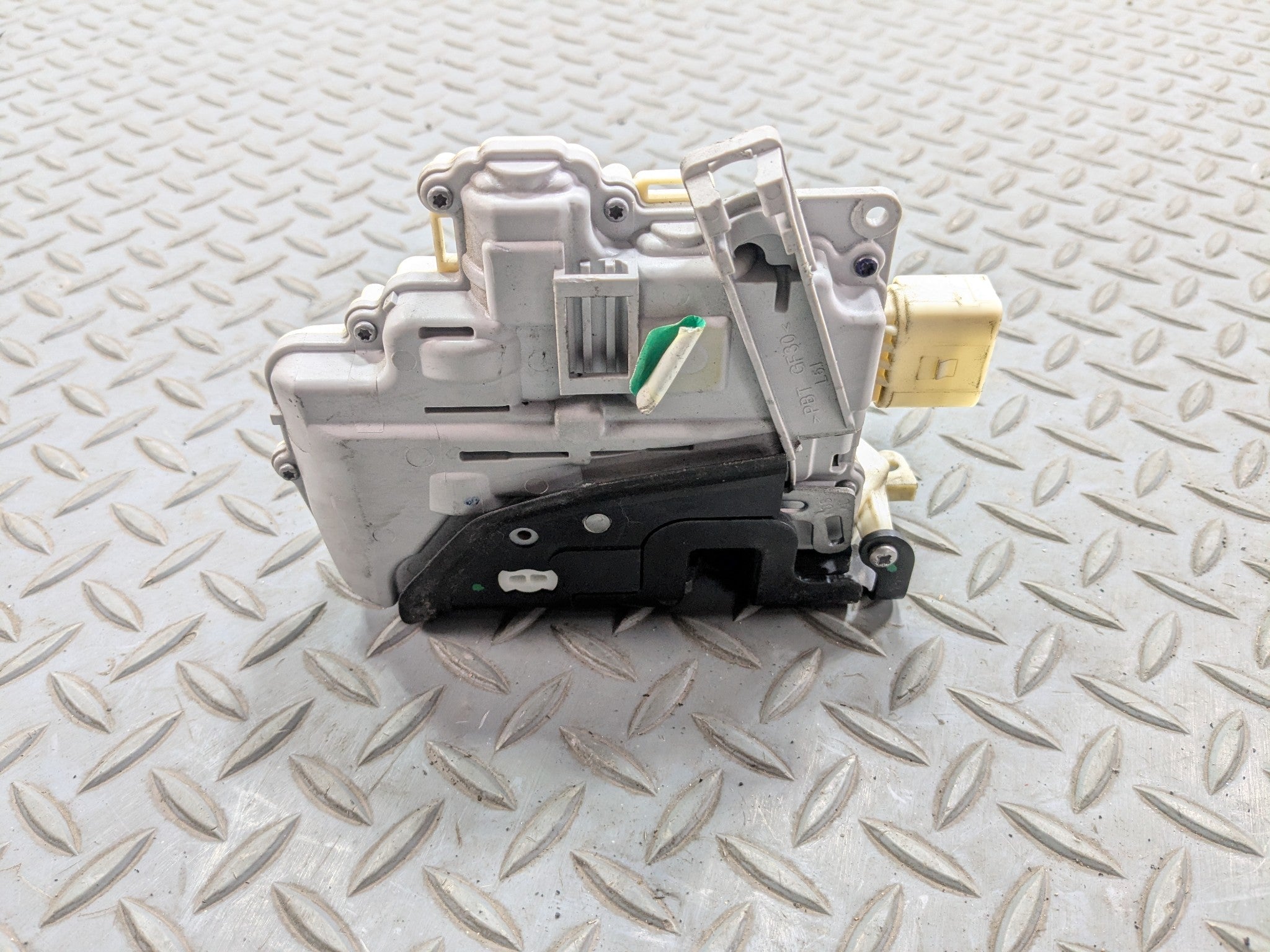 2011 - 2014 OEM PORSCHE CAYENNE FRONT LEFT DRIVER SIDE DOOR LATCH LOCK ACTUATOR