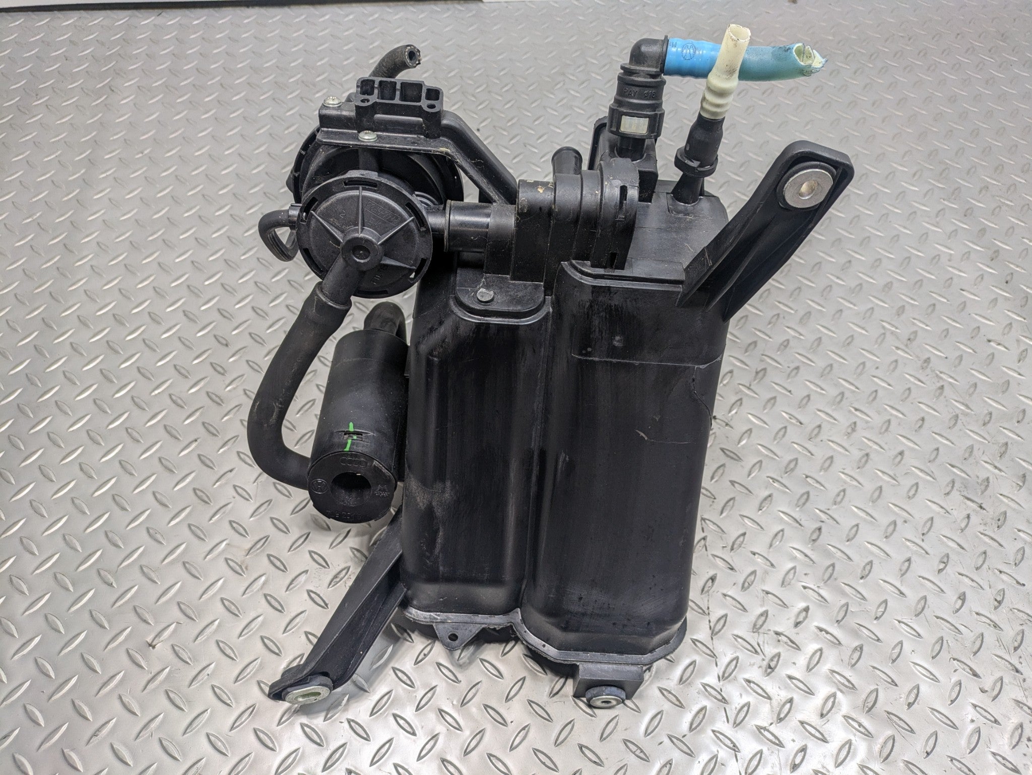 2011 - 2014 OEM PORSCHE CAYENNE FUEL VAPOR EVAPORATOR CHARCOAL FILTER CANISTER