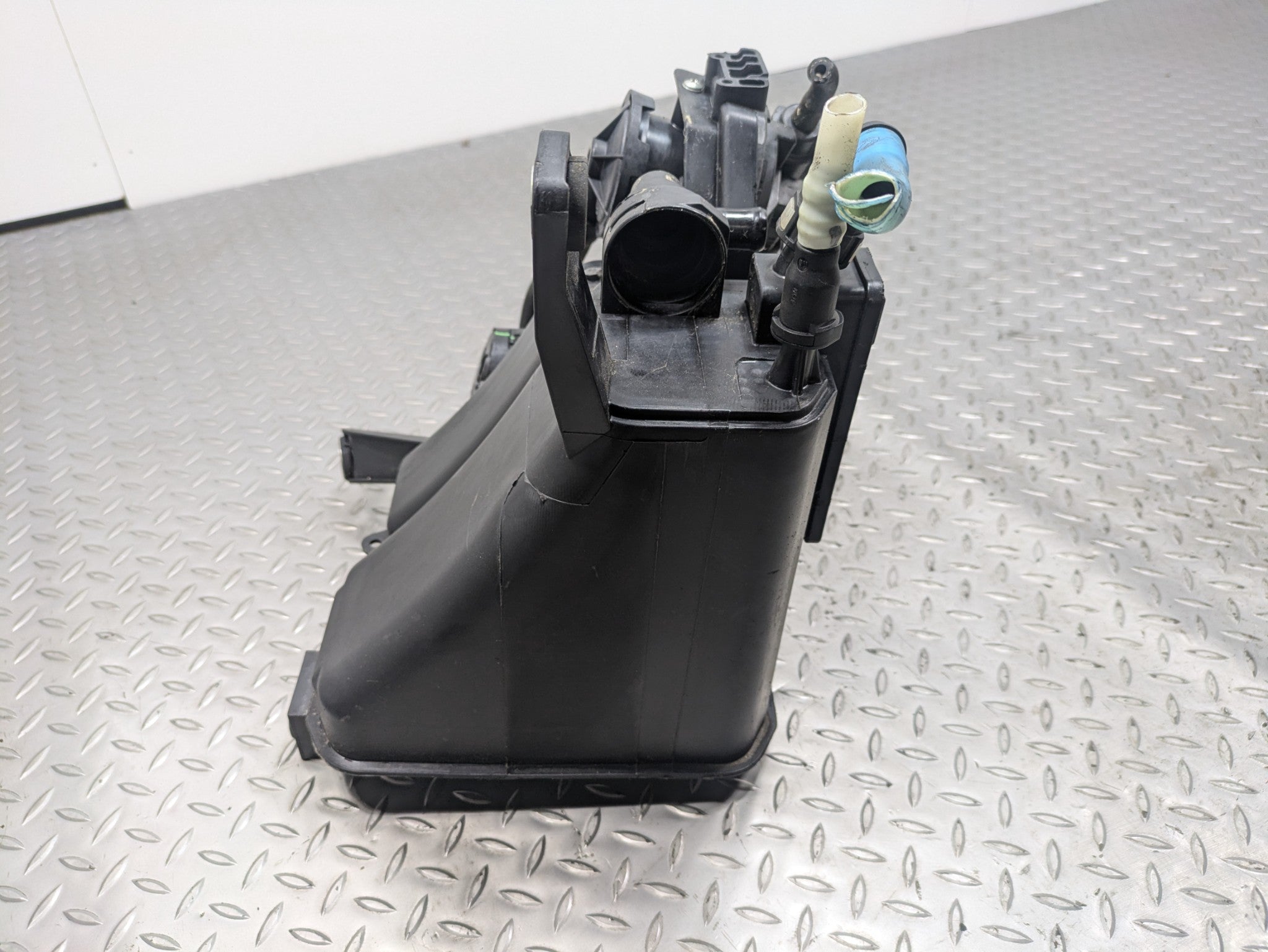 2011 - 2014 OEM PORSCHE CAYENNE FUEL VAPOR EVAPORATOR CHARCOAL FILTER CANISTER