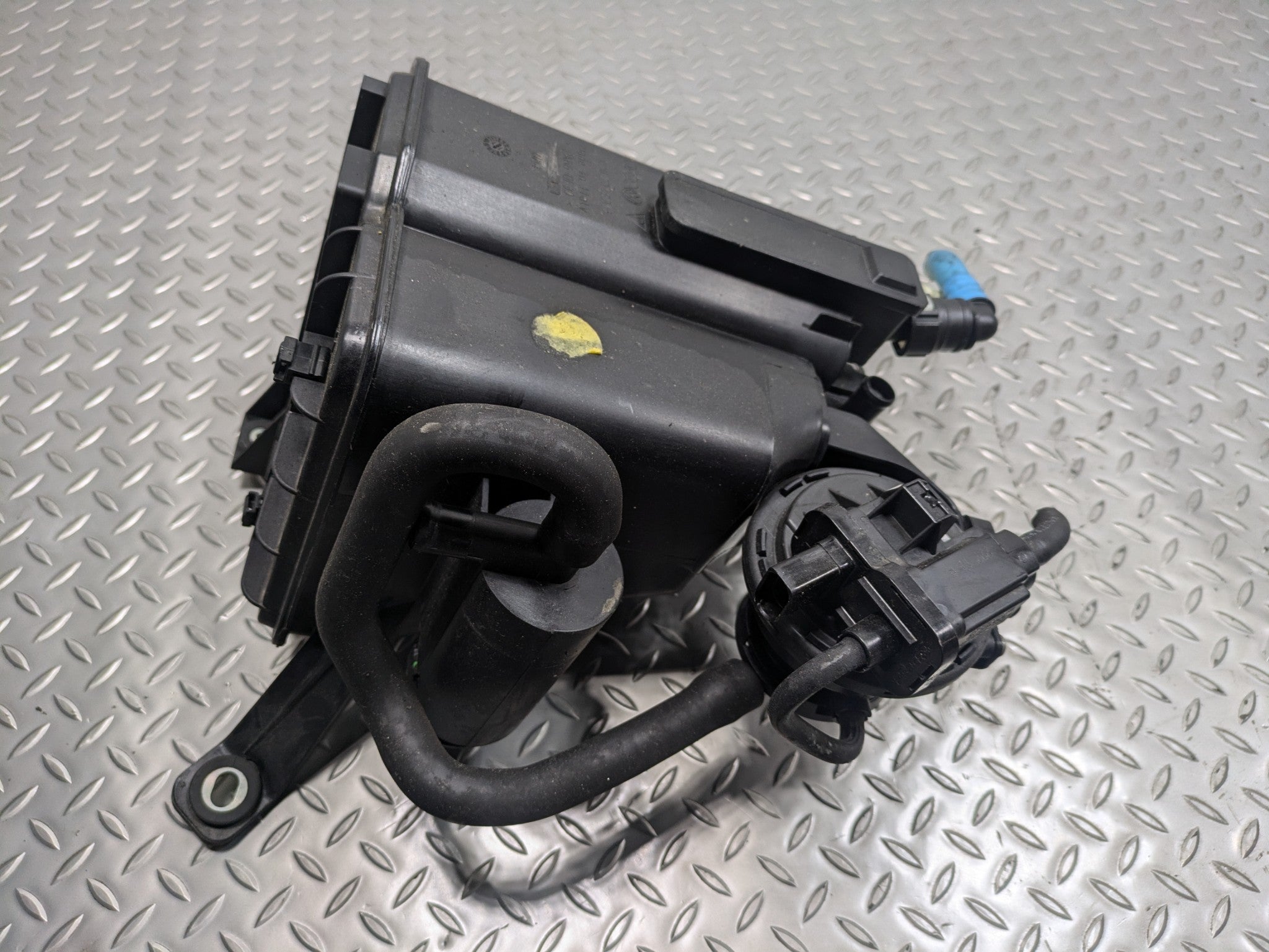 2011 - 2014 OEM PORSCHE CAYENNE FUEL VAPOR EVAPORATOR CHARCOAL FILTER CANISTER