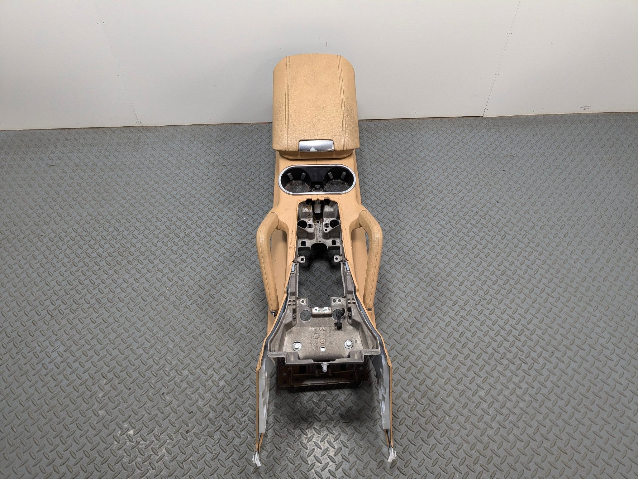 2011 - 2014 OEM PORSCHE CAYENNE FRONT CENTER CONSOLE ARMREST STORAGE COMPARTMENT