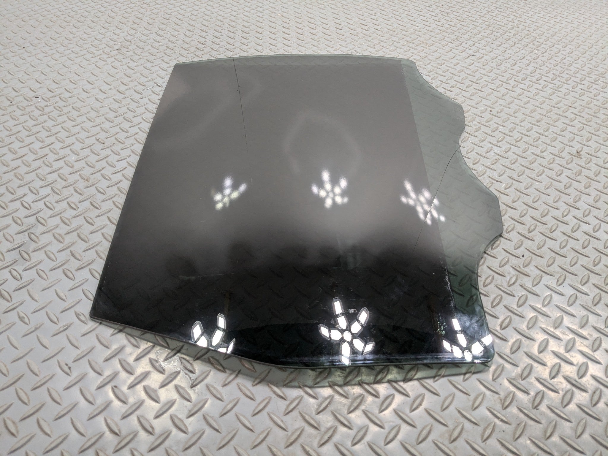 11 - 14 OEM PORSCHE CAYENNE REAR RIGHT SIDE DOOR WINDOW GLASS WITH PRIVACY TINT