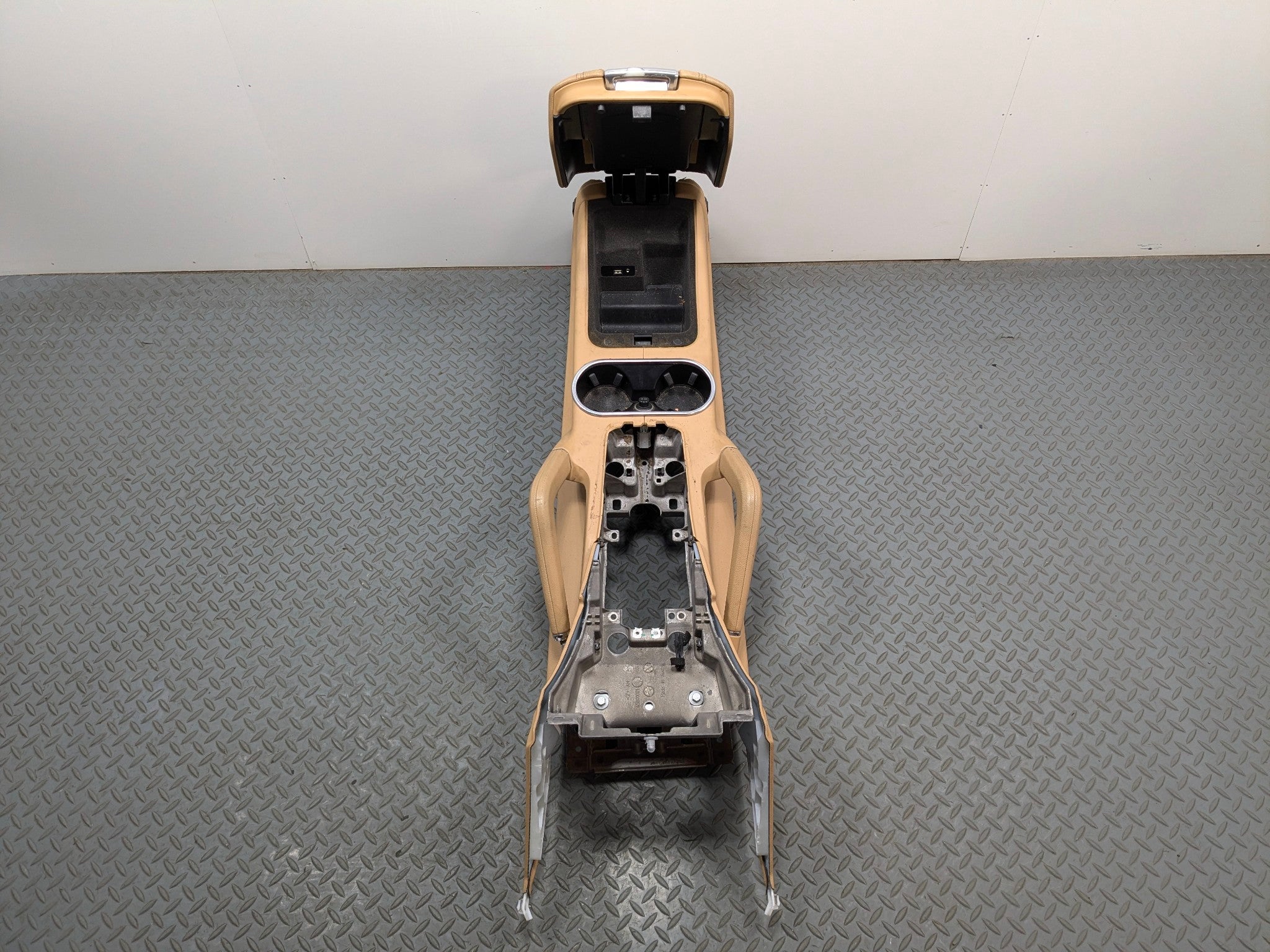2011 - 2014 OEM PORSCHE CAYENNE FRONT CENTER CONSOLE ARMREST STORAGE COMPARTMENT