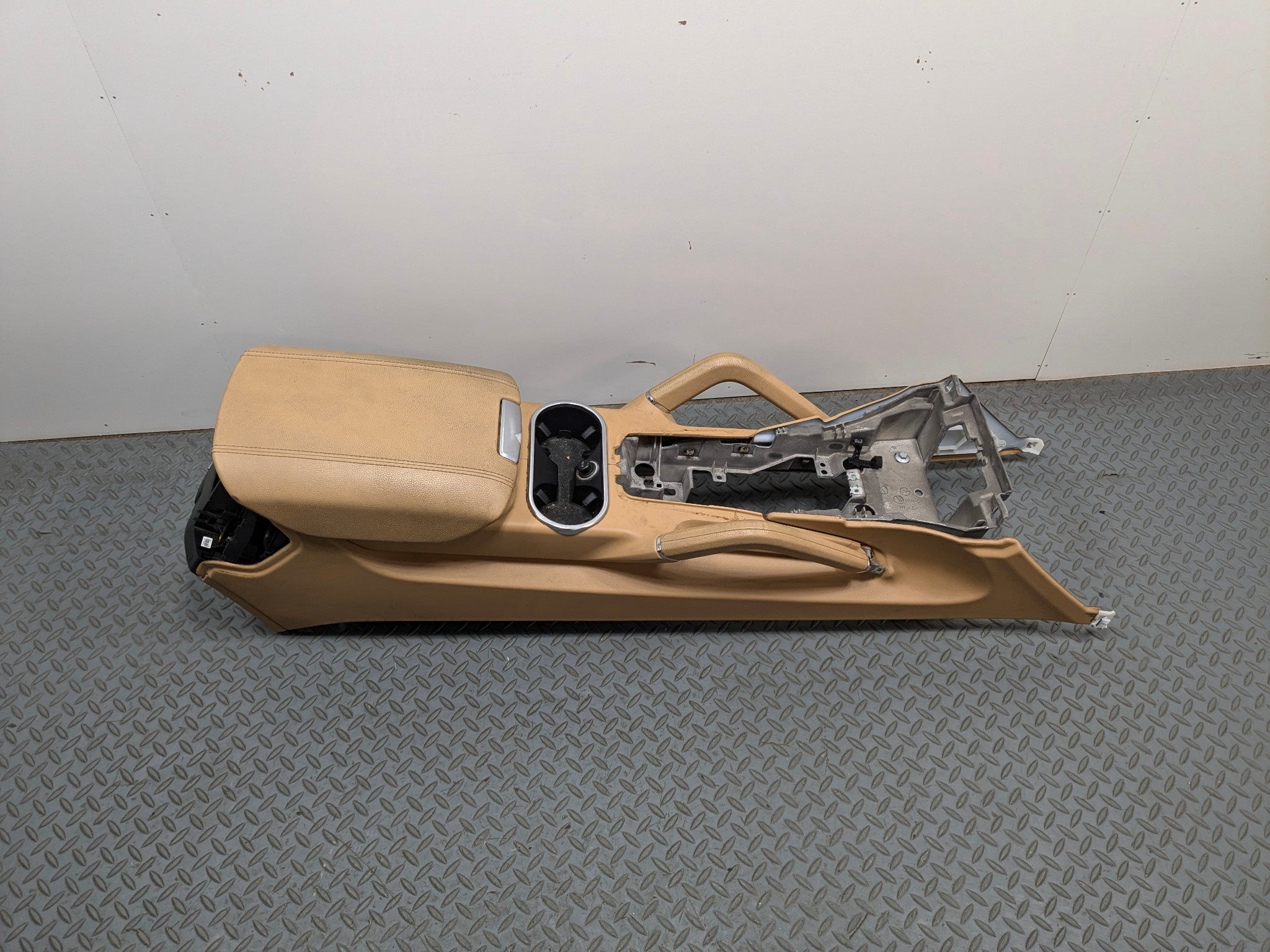 2011 - 2014 OEM PORSCHE CAYENNE FRONT CENTER CONSOLE ARMREST STORAGE COMPARTMENT