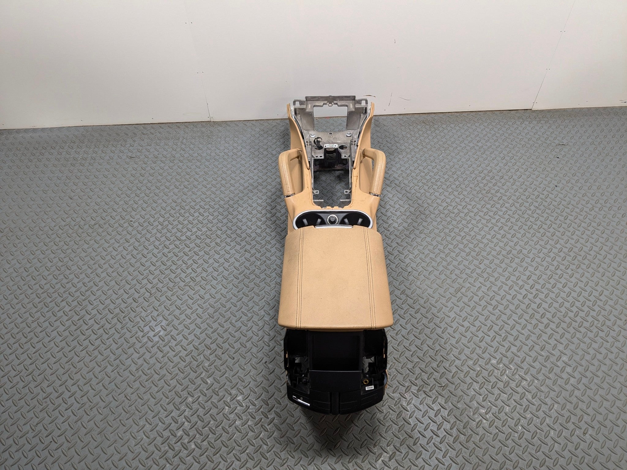 2011 - 2014 OEM PORSCHE CAYENNE FRONT CENTER CONSOLE ARMREST STORAGE COMPARTMENT