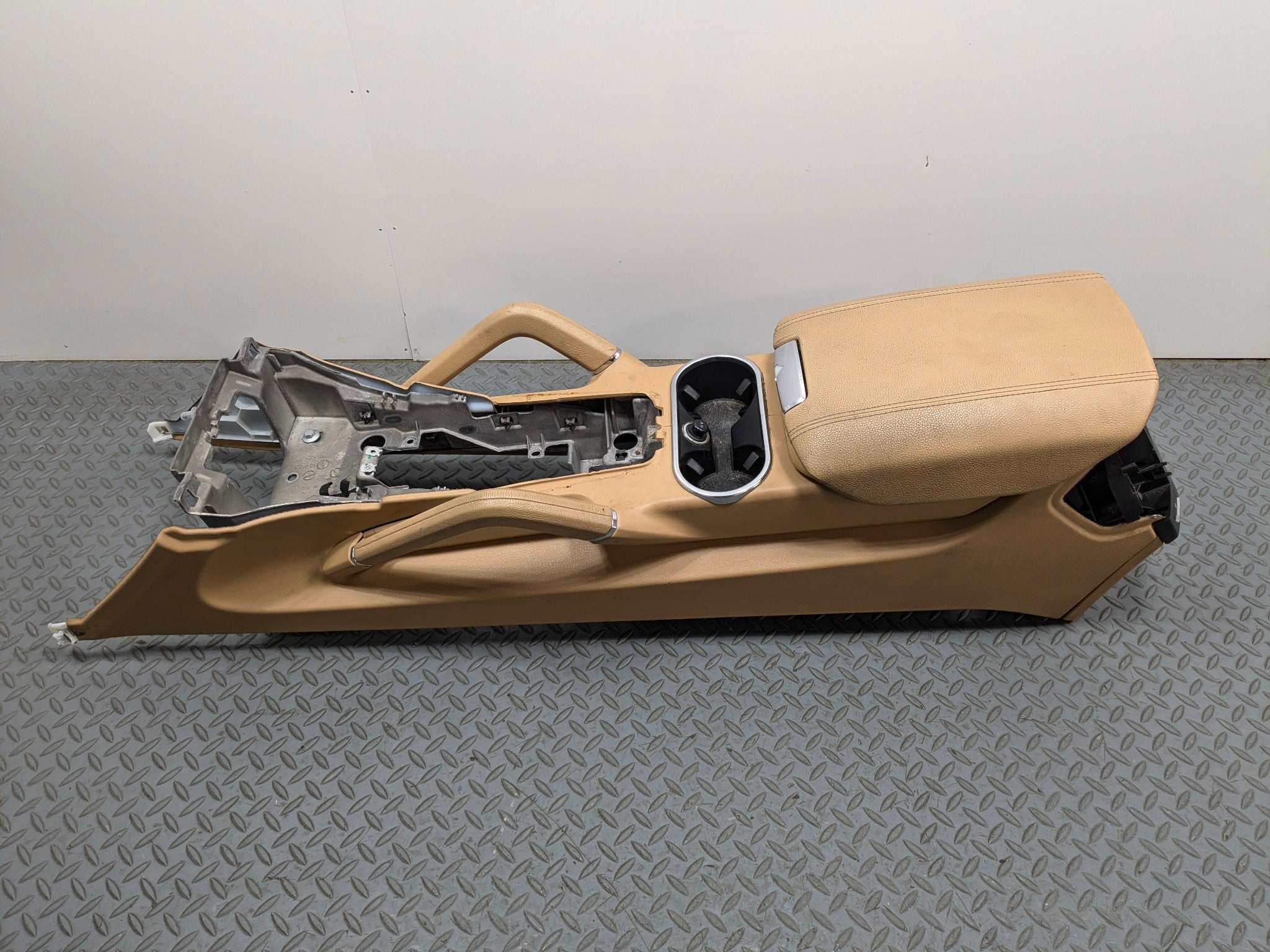 2011 - 2014 OEM PORSCHE CAYENNE FRONT CENTER CONSOLE ARMREST STORAGE COMPARTMENT