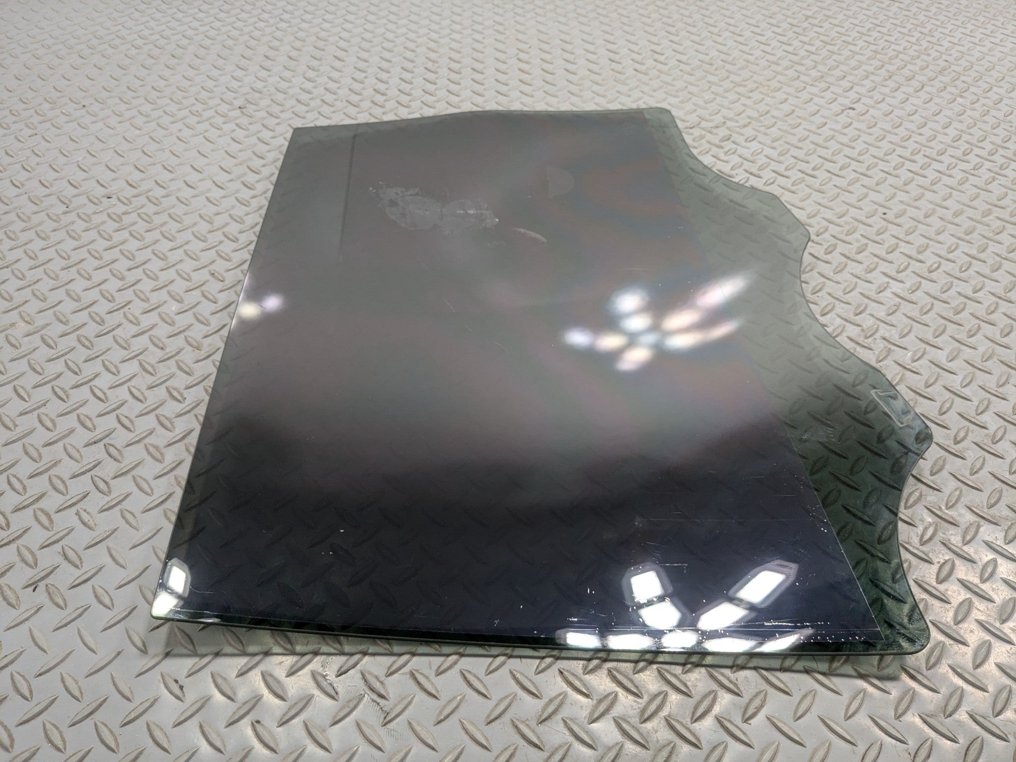 11 - 14 OEM PORSCHE CAYENNE REAR RIGHT SIDE DOOR WINDOW GLASS WITH PRIVACY TINT