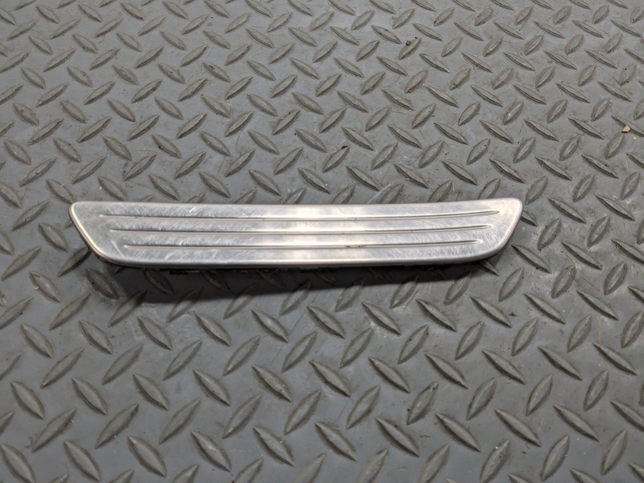 2011 - 2014 OEM PORSCHE CAYENNE REAR RIGHT PASSENGER SIDE DOOR SILL PLATE TRIM