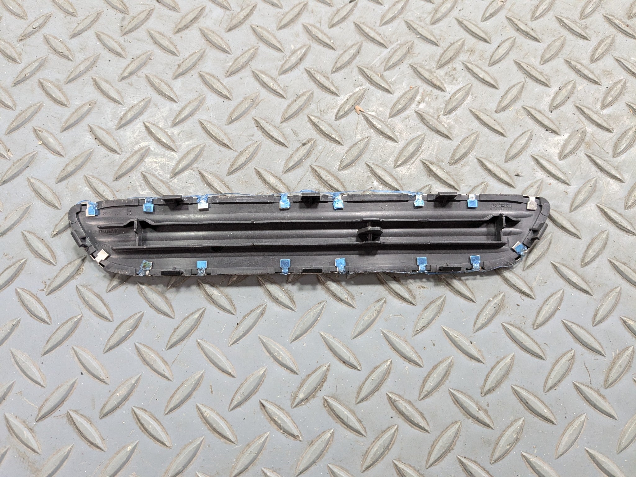 2011 - 2014 OEM PORSCHE CAYENNE REAR RIGHT PASSENGER SIDE DOOR SILL PLATE TRIM