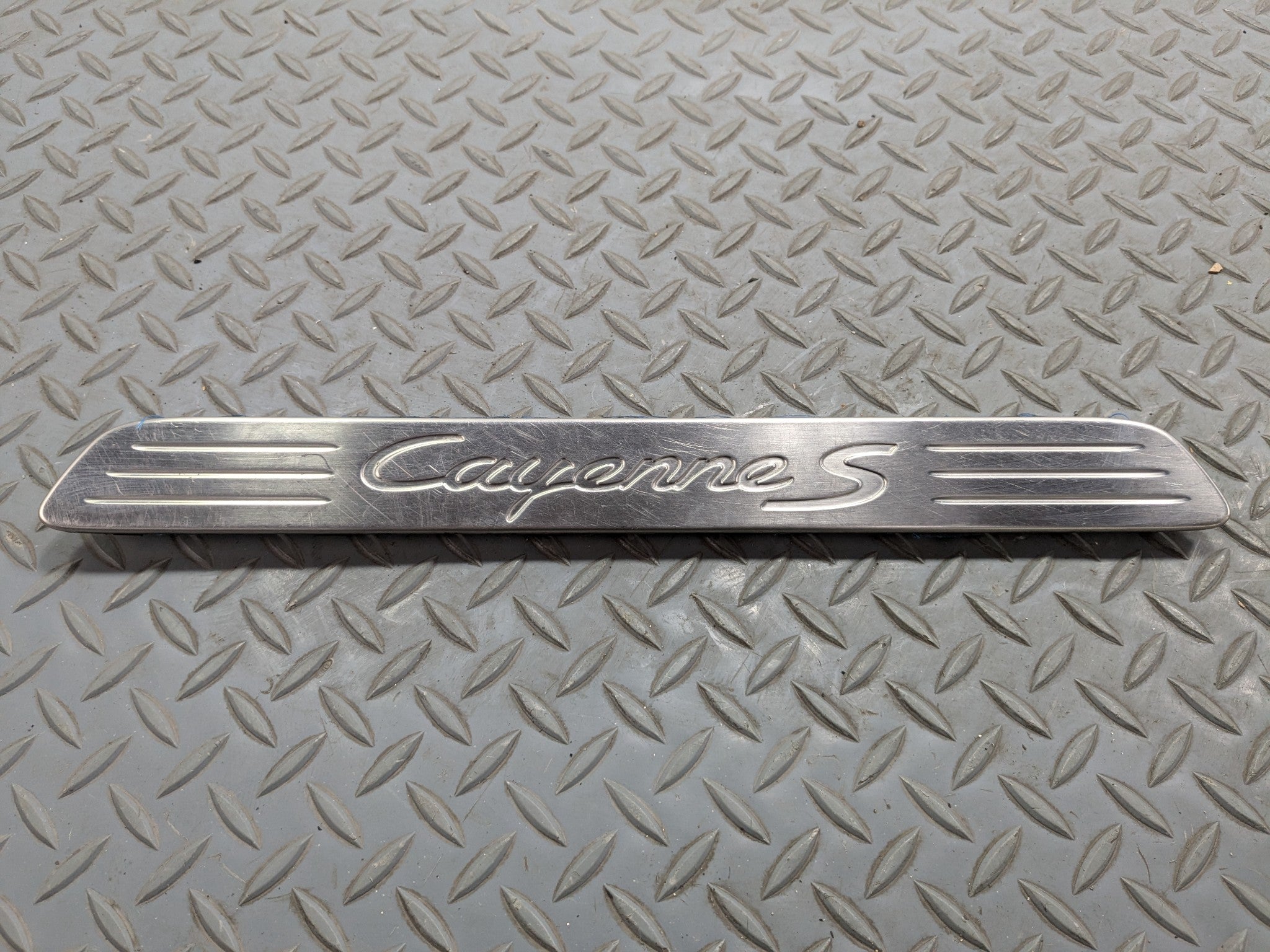2011 - 2014 OEM PORSCHE CAYENNE FRONT RIGHT PASSENGER SIDE DOOR SILL PLATE TRIM