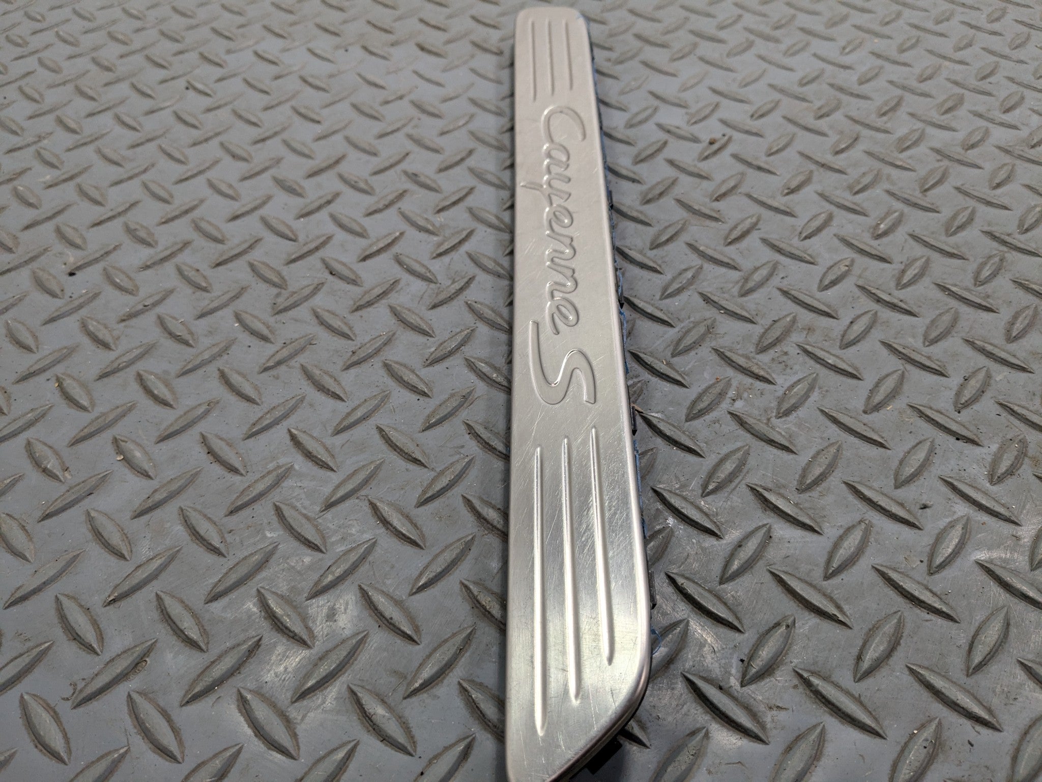 2011 - 2014 OEM PORSCHE CAYENNE FRONT RIGHT PASSENGER SIDE DOOR SILL PLATE TRIM