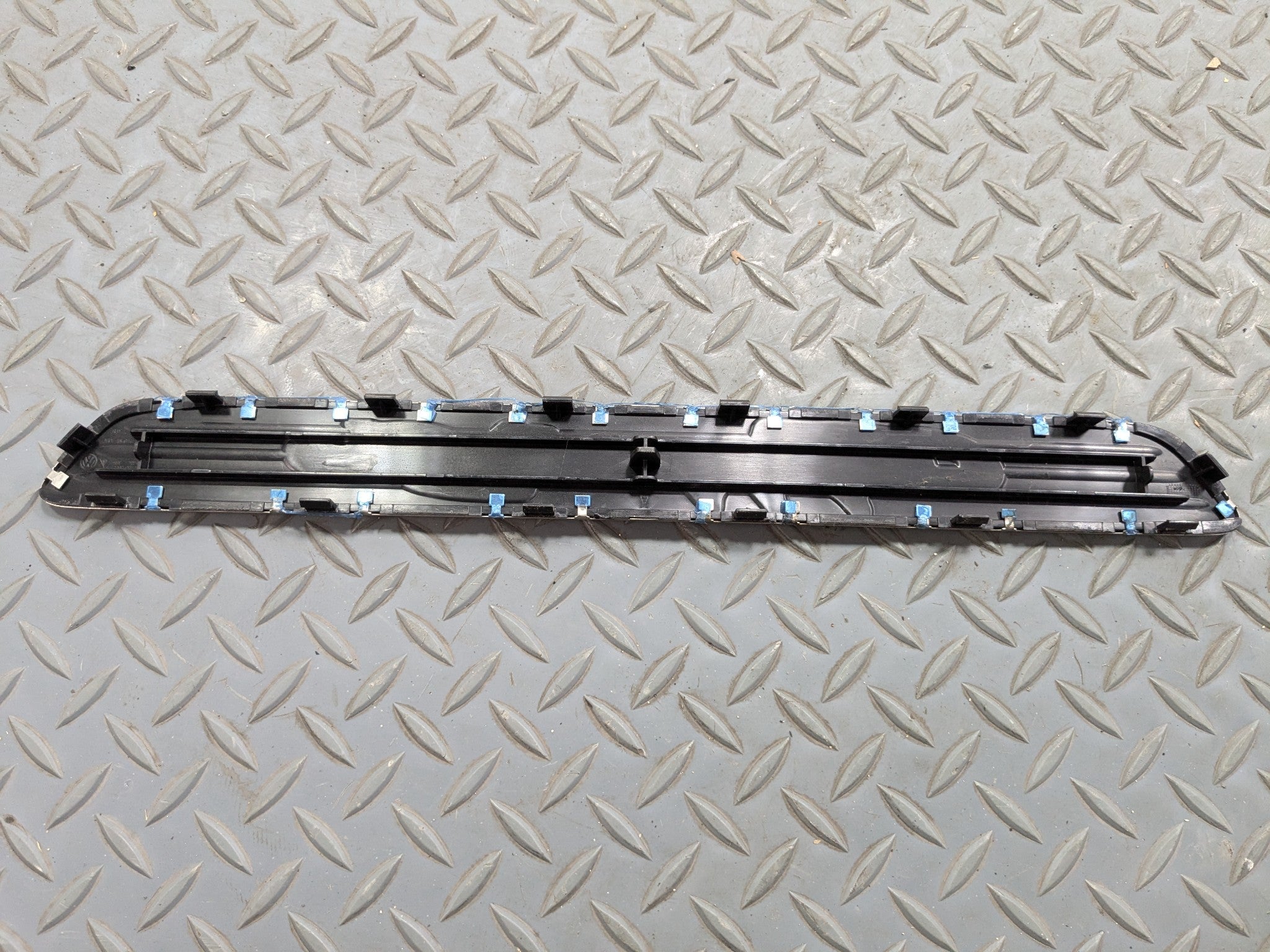 2011 - 2014 OEM PORSCHE CAYENNE FRONT RIGHT PASSENGER SIDE DOOR SILL PLATE TRIM